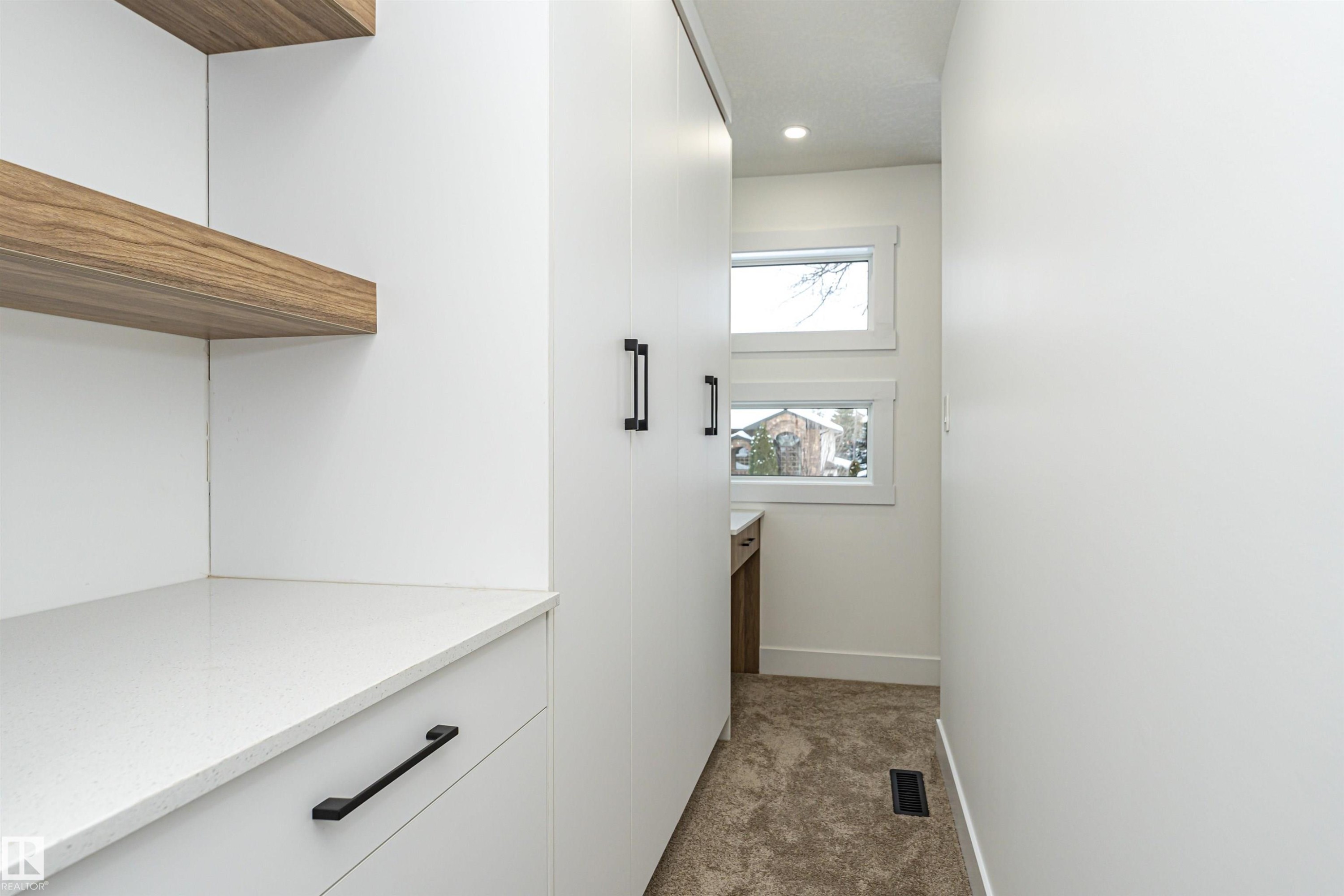 9624 86 Street Nw, Edmonton, AB - Indoor Photo Showing Other Room