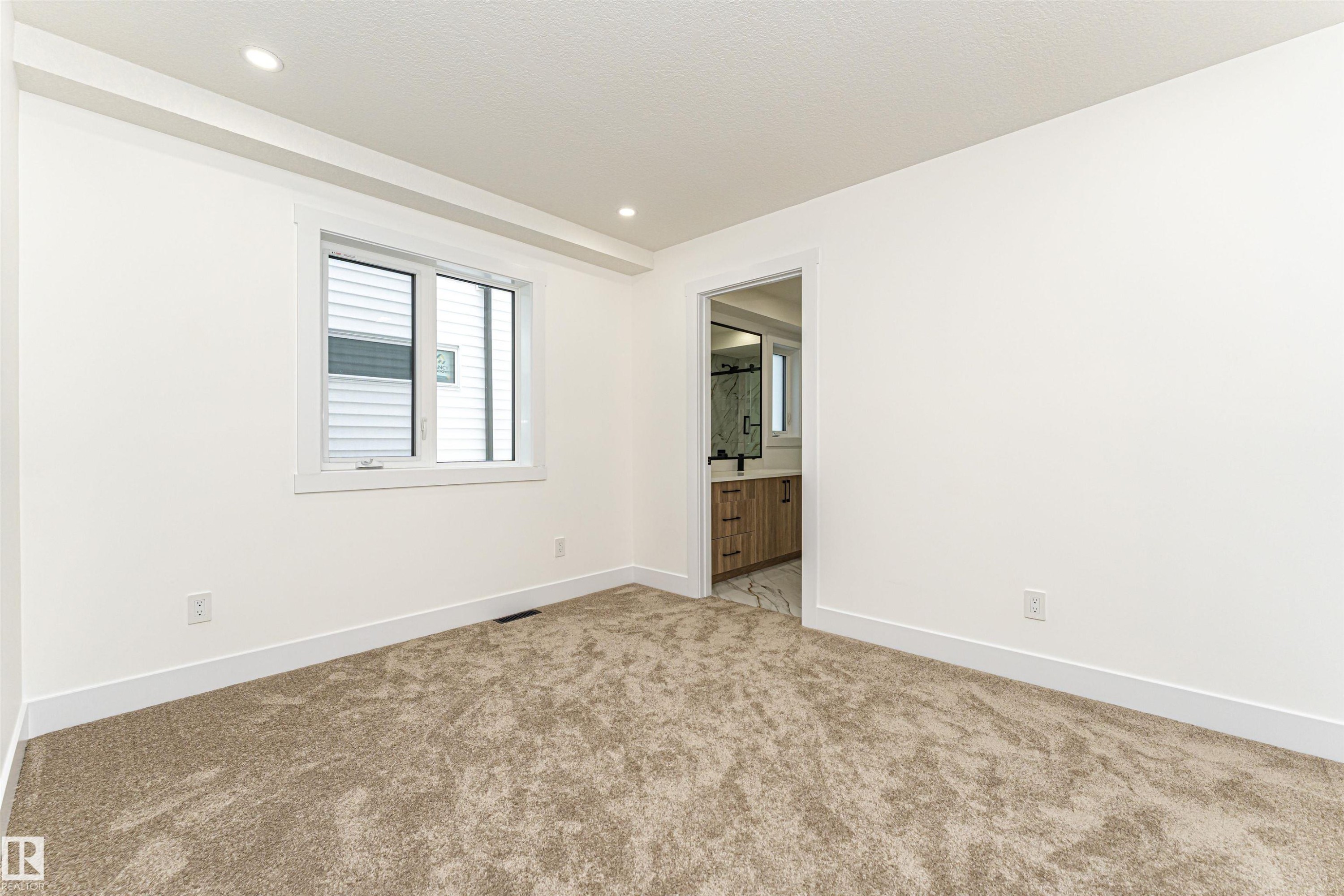 9624 86 Street Nw, Edmonton, AB - Indoor Photo Showing Other Room