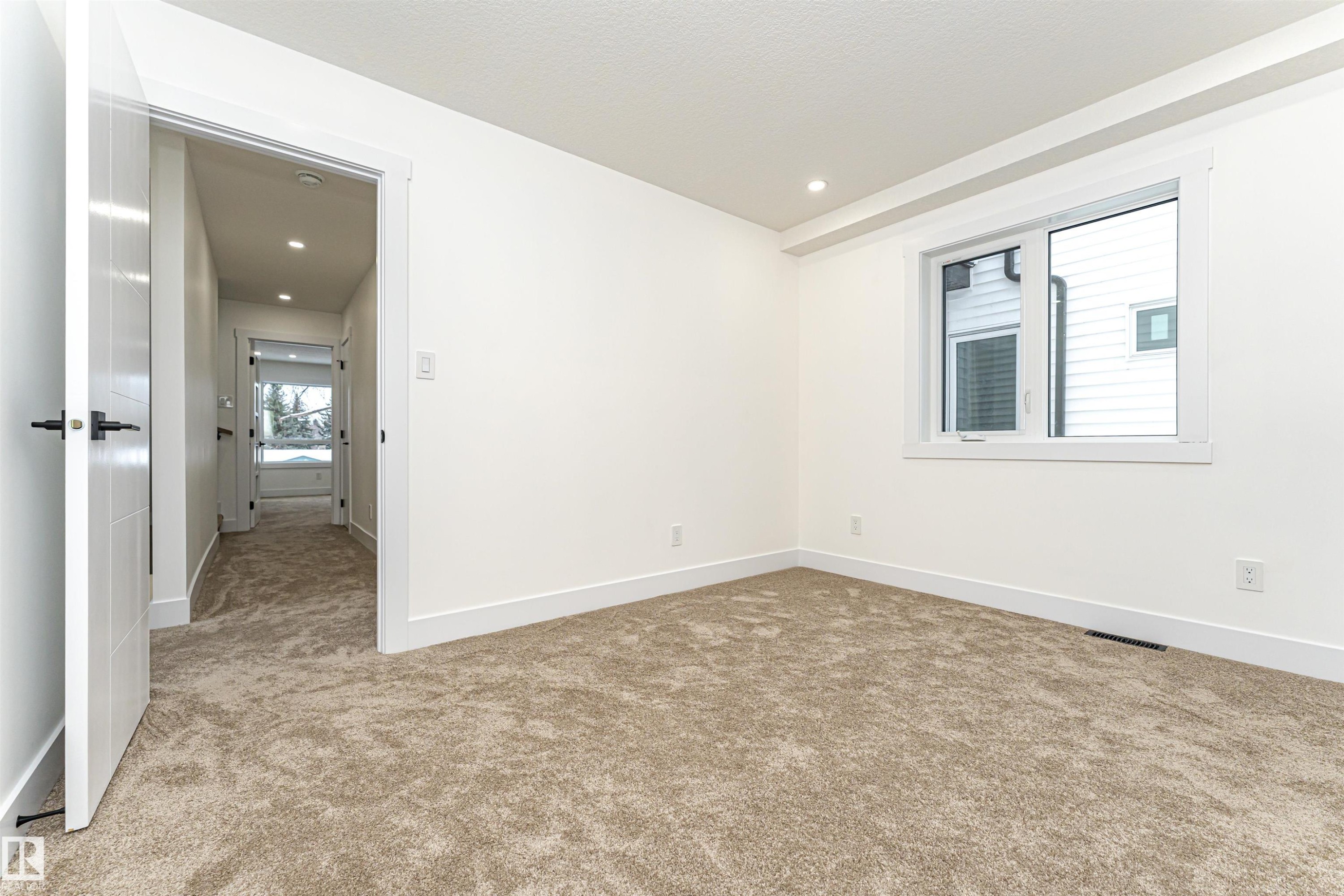 9624 86 Street Nw, Edmonton, AB - Indoor Photo Showing Other Room