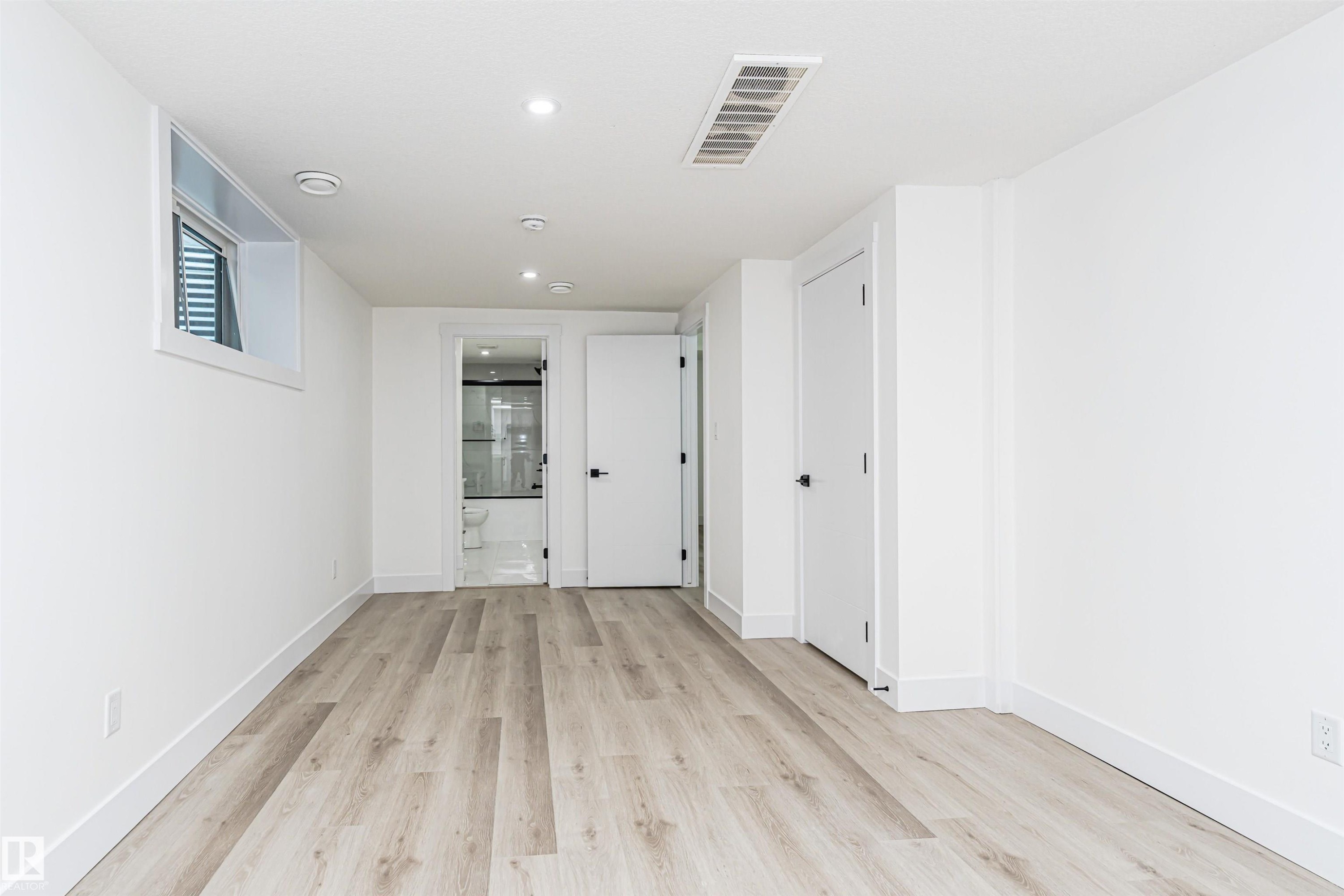 9624 86 Street Nw, Edmonton, AB - Indoor Photo Showing Other Room