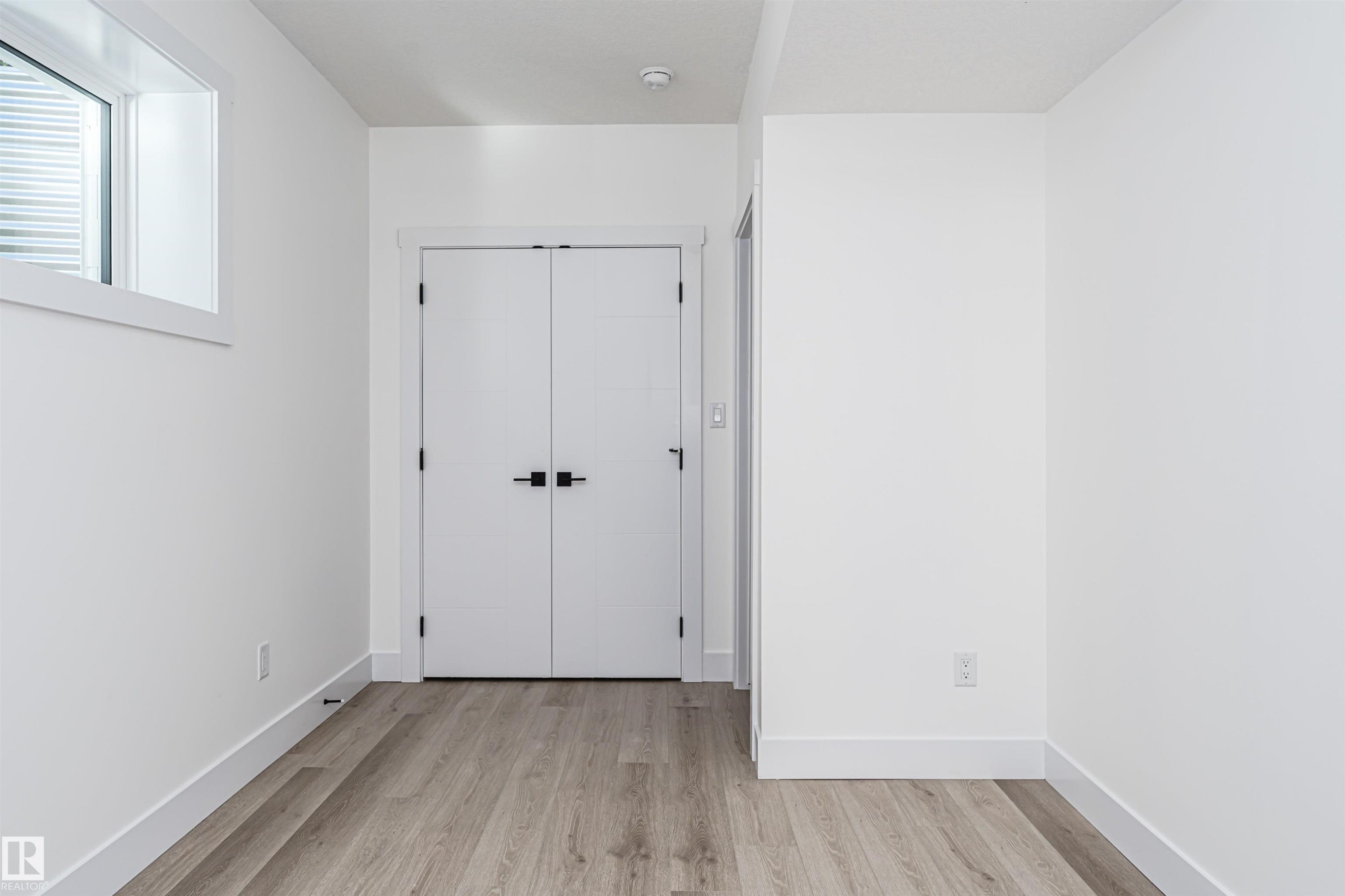 9624 86 Street Nw, Edmonton, AB - Indoor Photo Showing Other Room