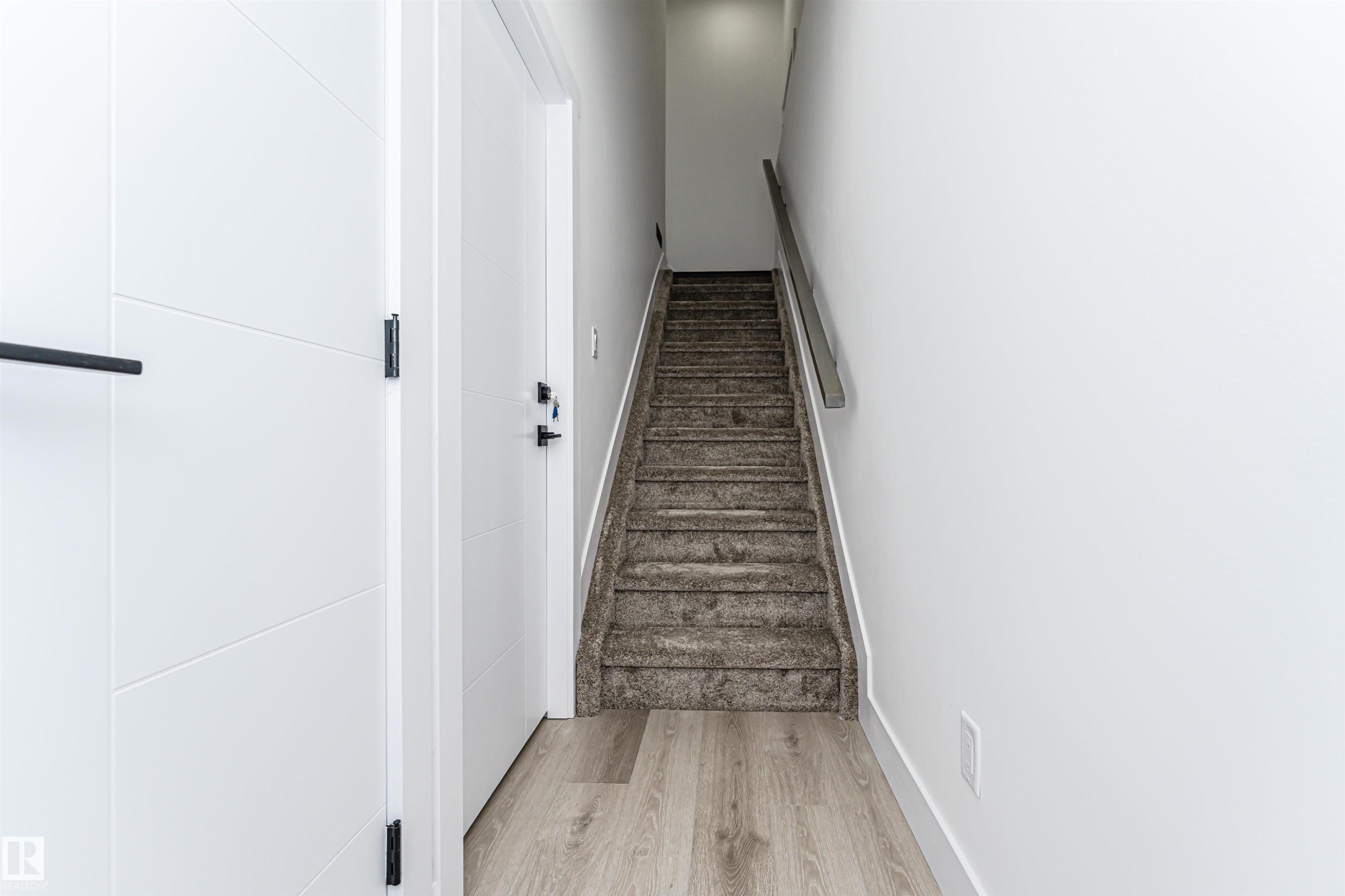 9624 86 Street Nw, Edmonton, AB - Indoor Photo Showing Other Room