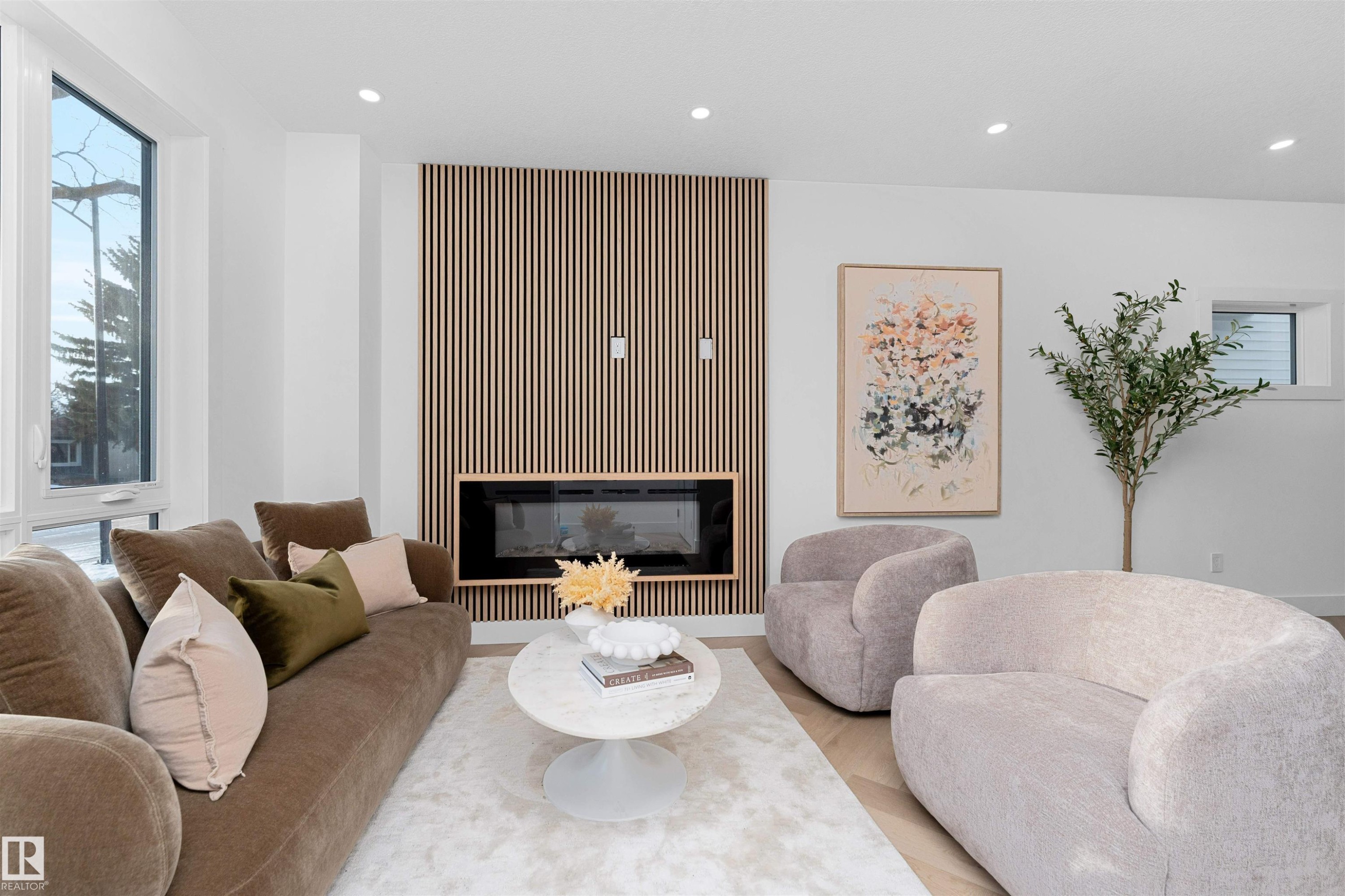 9624 86 Street Nw, Edmonton, AB - Indoor Photo Showing Living Room With Fireplace