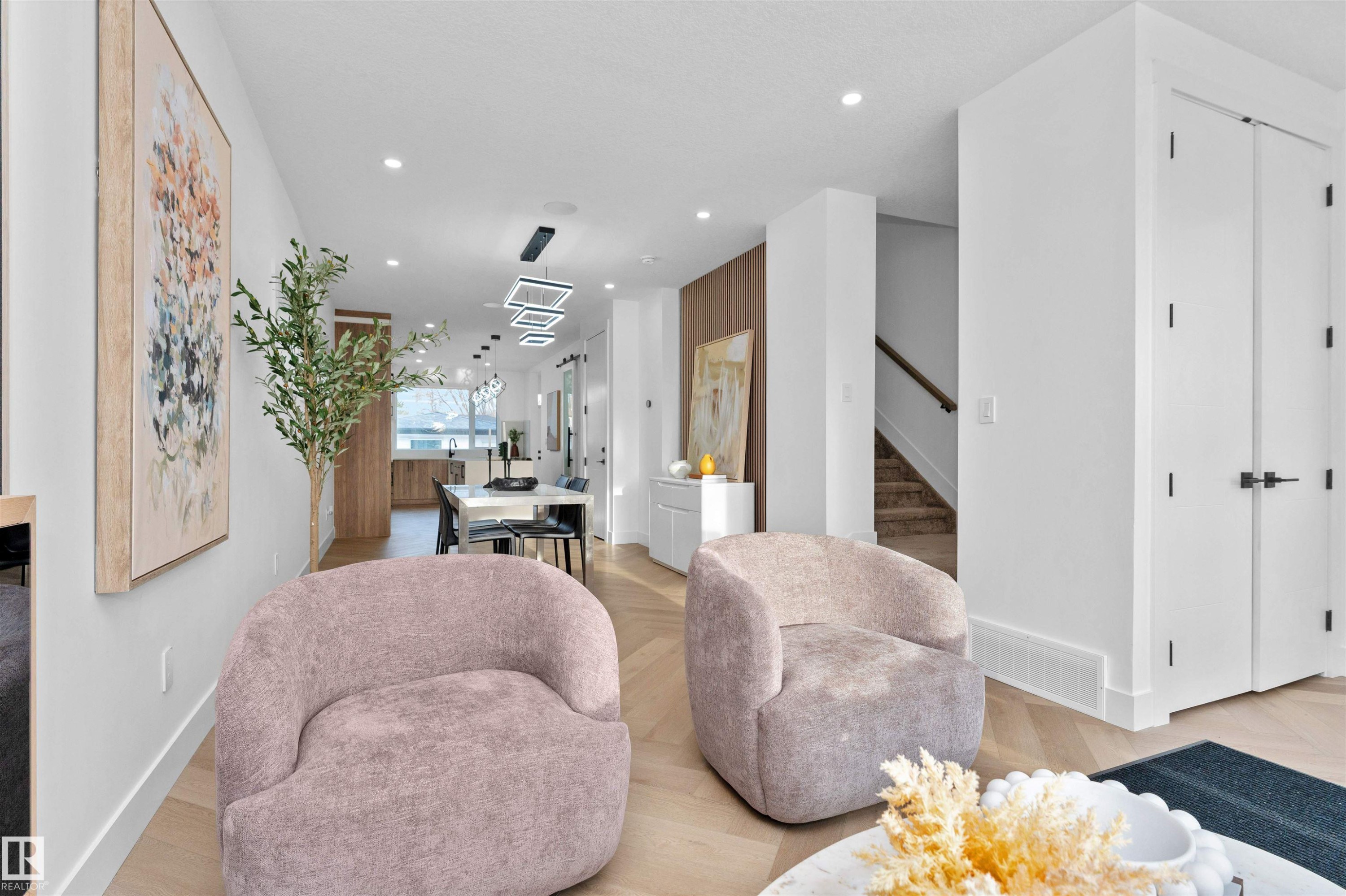 9624 86 Street Nw, Edmonton, AB - Indoor Photo Showing Other Room