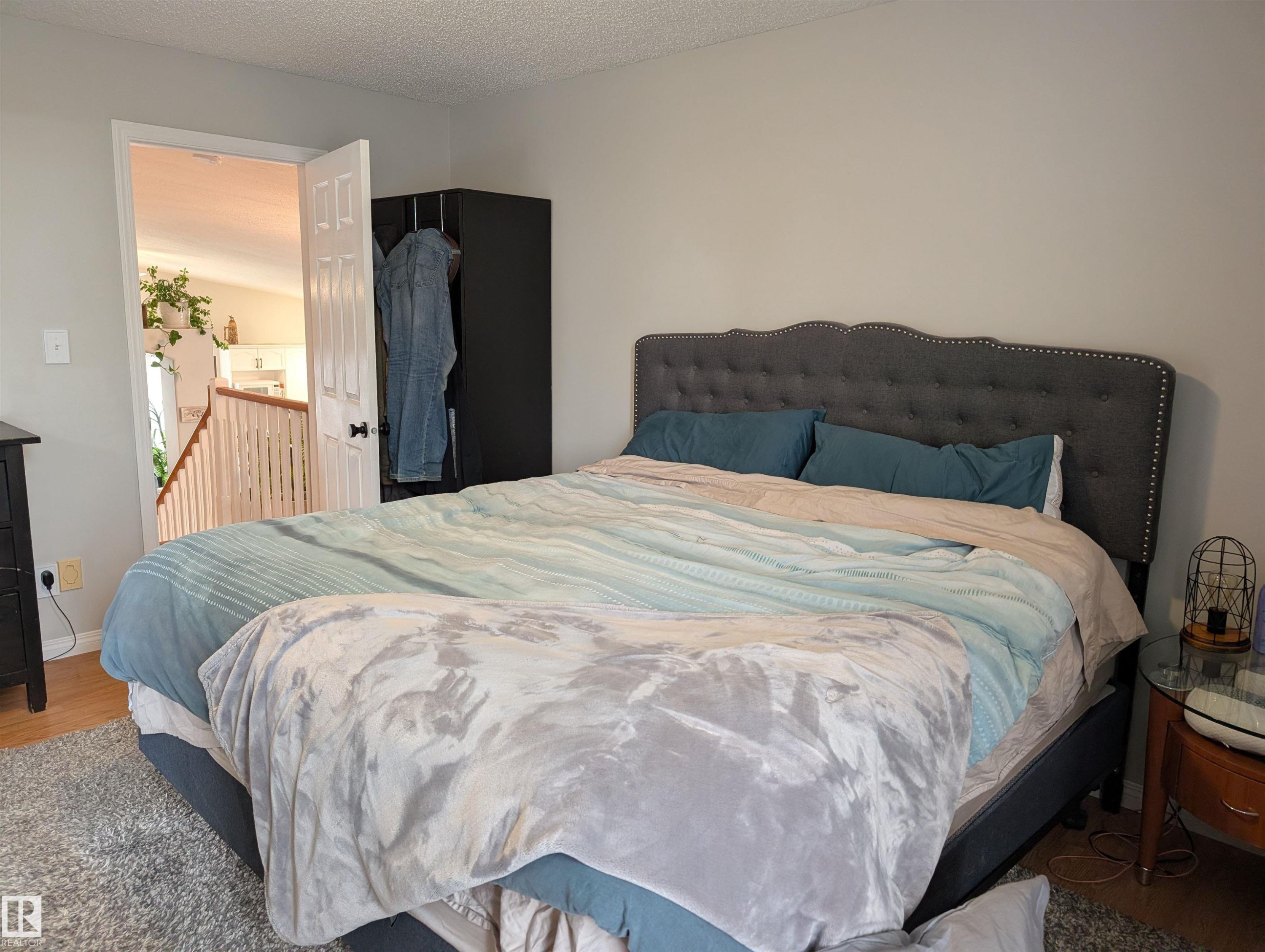 1113 Hermitage Road, Edmonton, AB