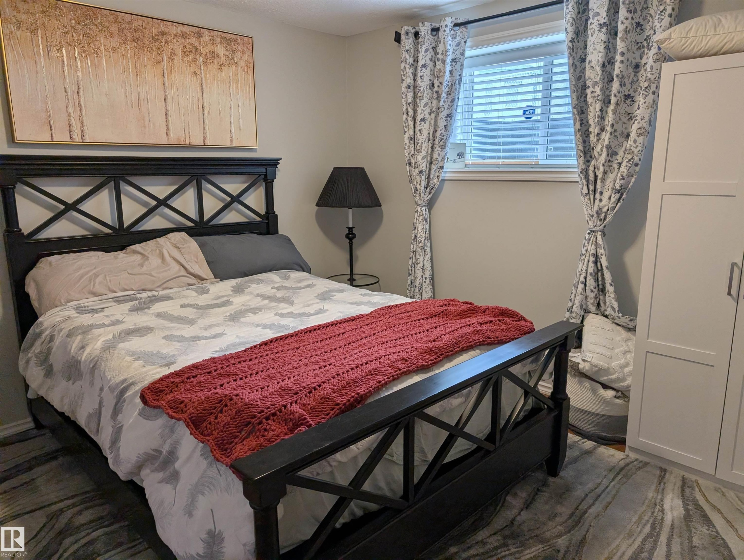 1113 Hermitage Road, Edmonton, AB