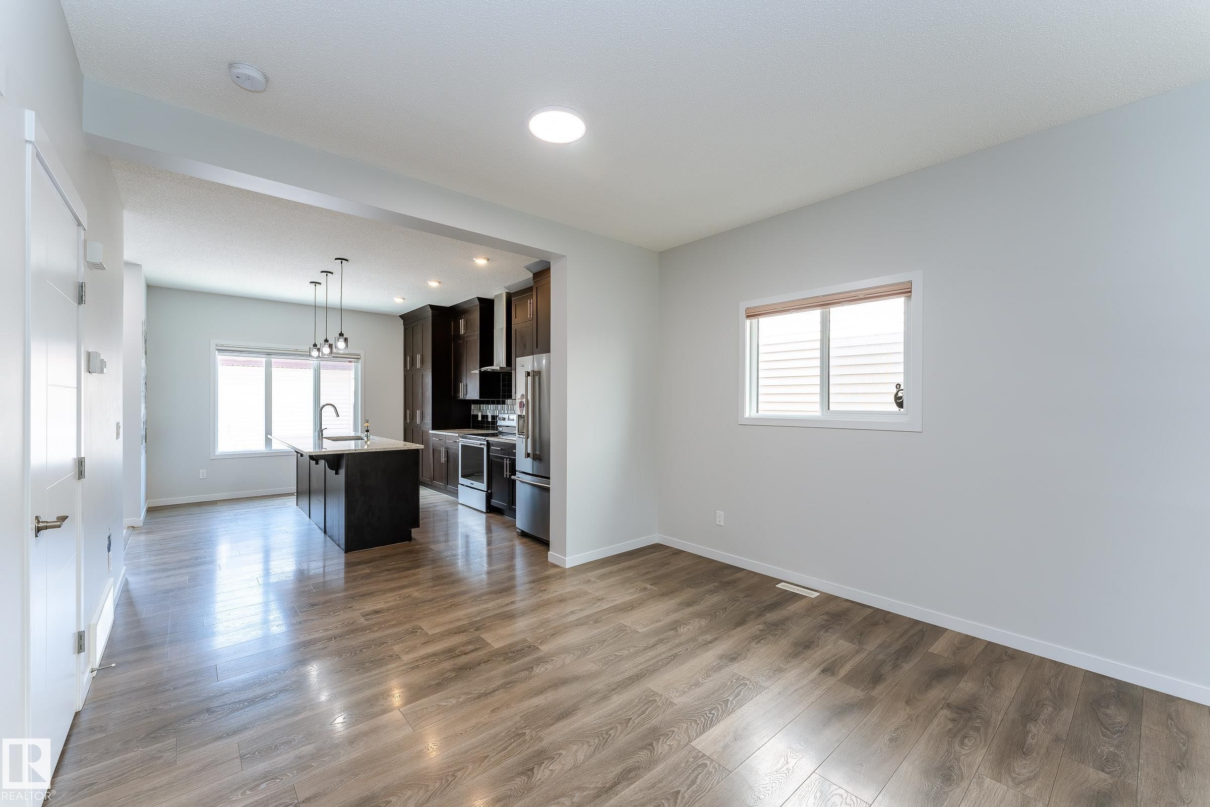 4022 Allan Crescent Sw, Edmonton, AB - Indoor Photo Showing Other Room
