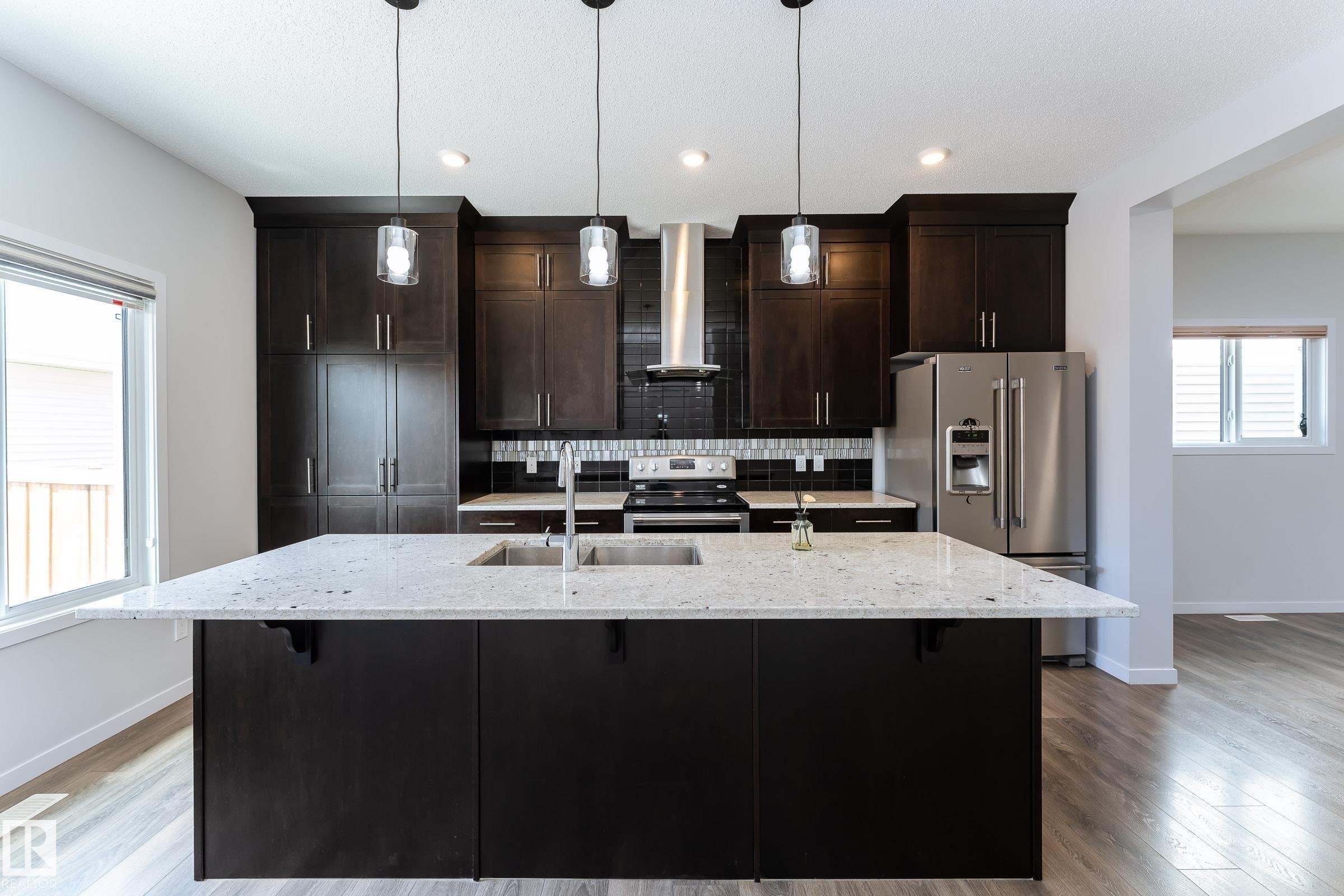 4022 Allan Crescent Sw, Edmonton, AB - Indoor Photo Showing Kitchen With Double Sink With Upgraded Kitchen