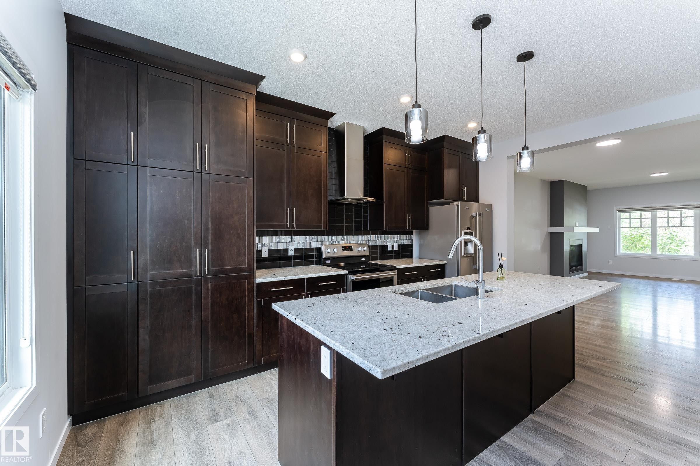 4022 Allan Crescent Sw, Edmonton, AB - Indoor Photo Showing Kitchen With Double Sink With Upgraded Kitchen