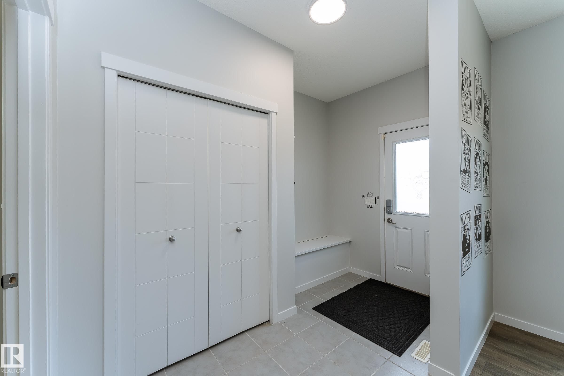4022 Allan Crescent Sw, Edmonton, AB - Indoor Photo Showing Other Room