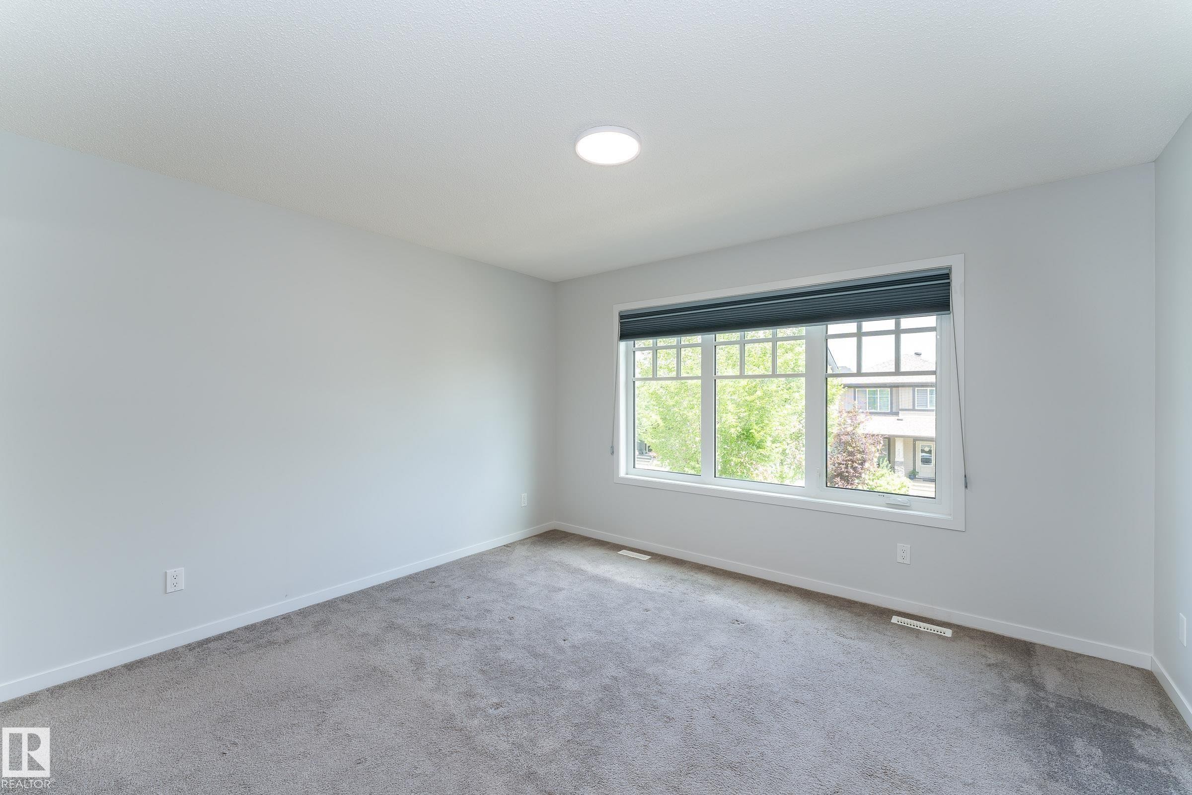 4022 Allan Crescent Sw, Edmonton, AB - Indoor Photo Showing Other Room