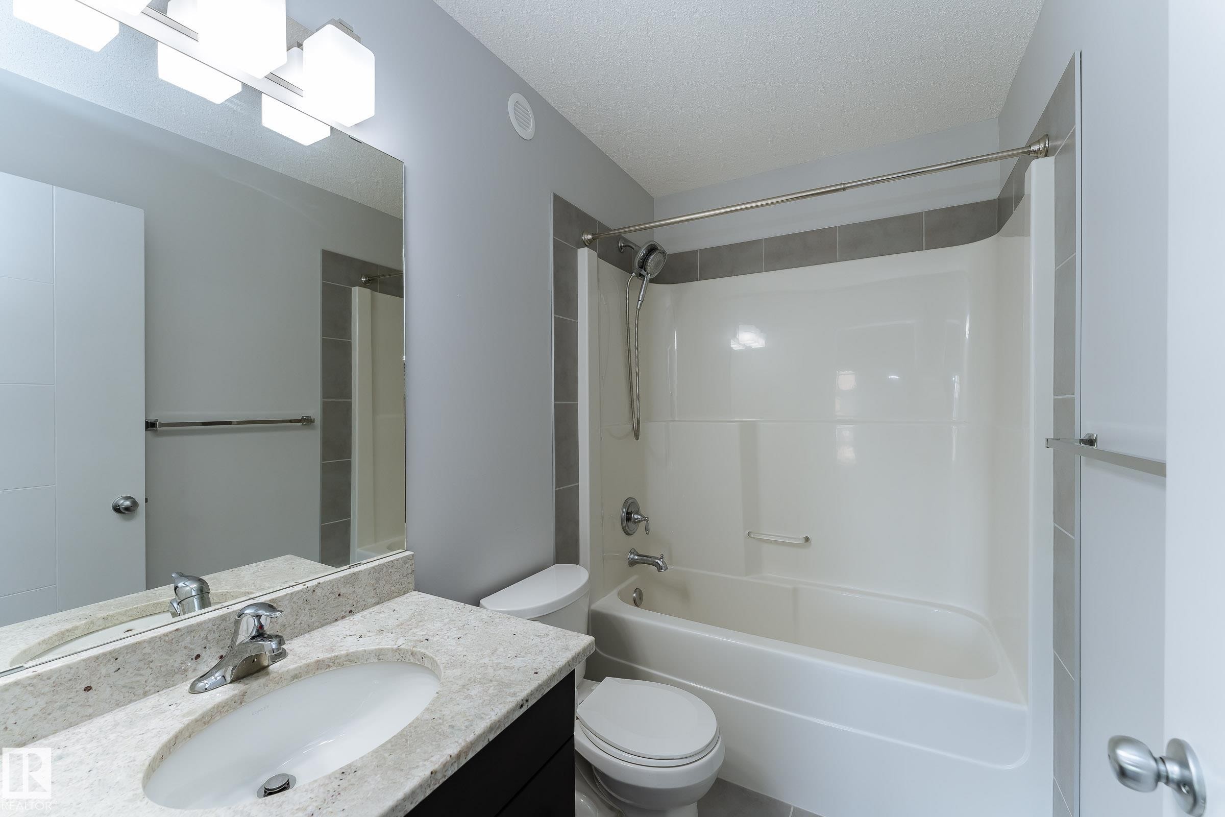 4022 Allan Crescent Sw, Edmonton, AB - Indoor Photo Showing Bathroom