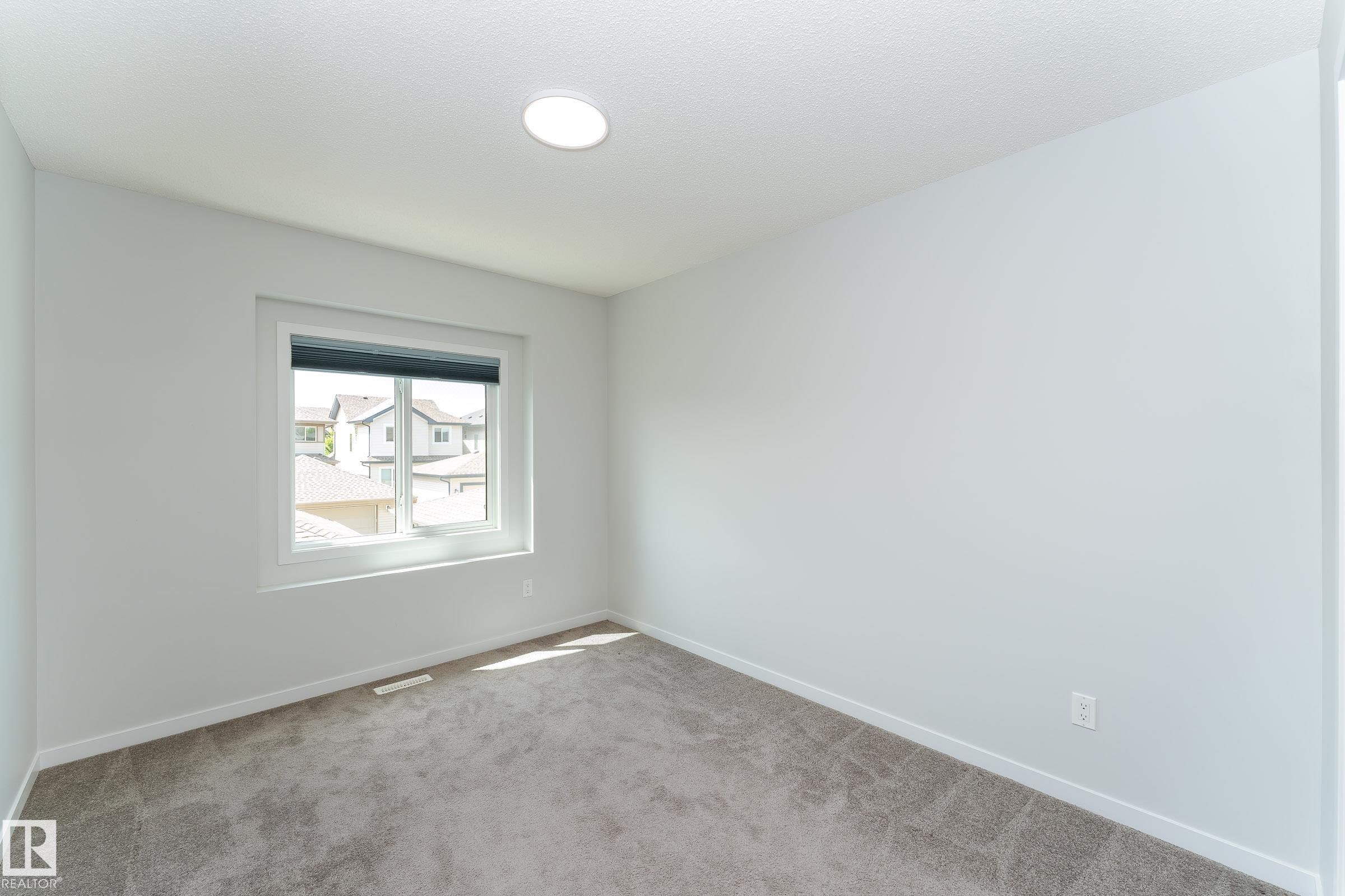 4022 Allan Crescent Sw, Edmonton, AB - Indoor Photo Showing Other Room