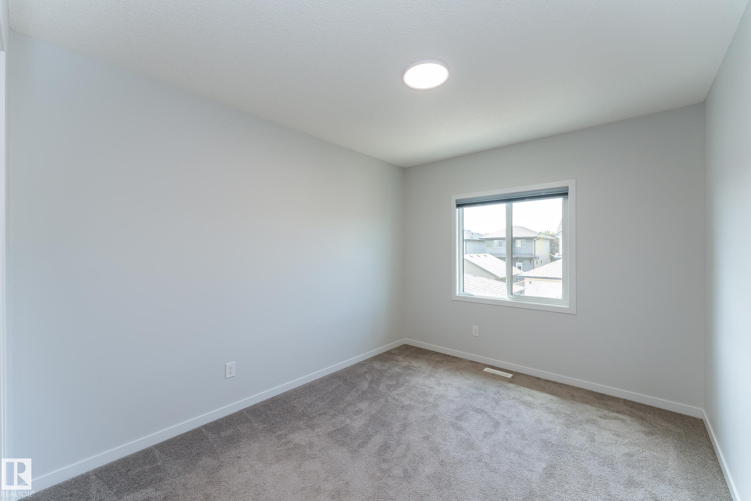 4022 Allan Crescent Sw, Edmonton, AB - Indoor Photo Showing Other Room