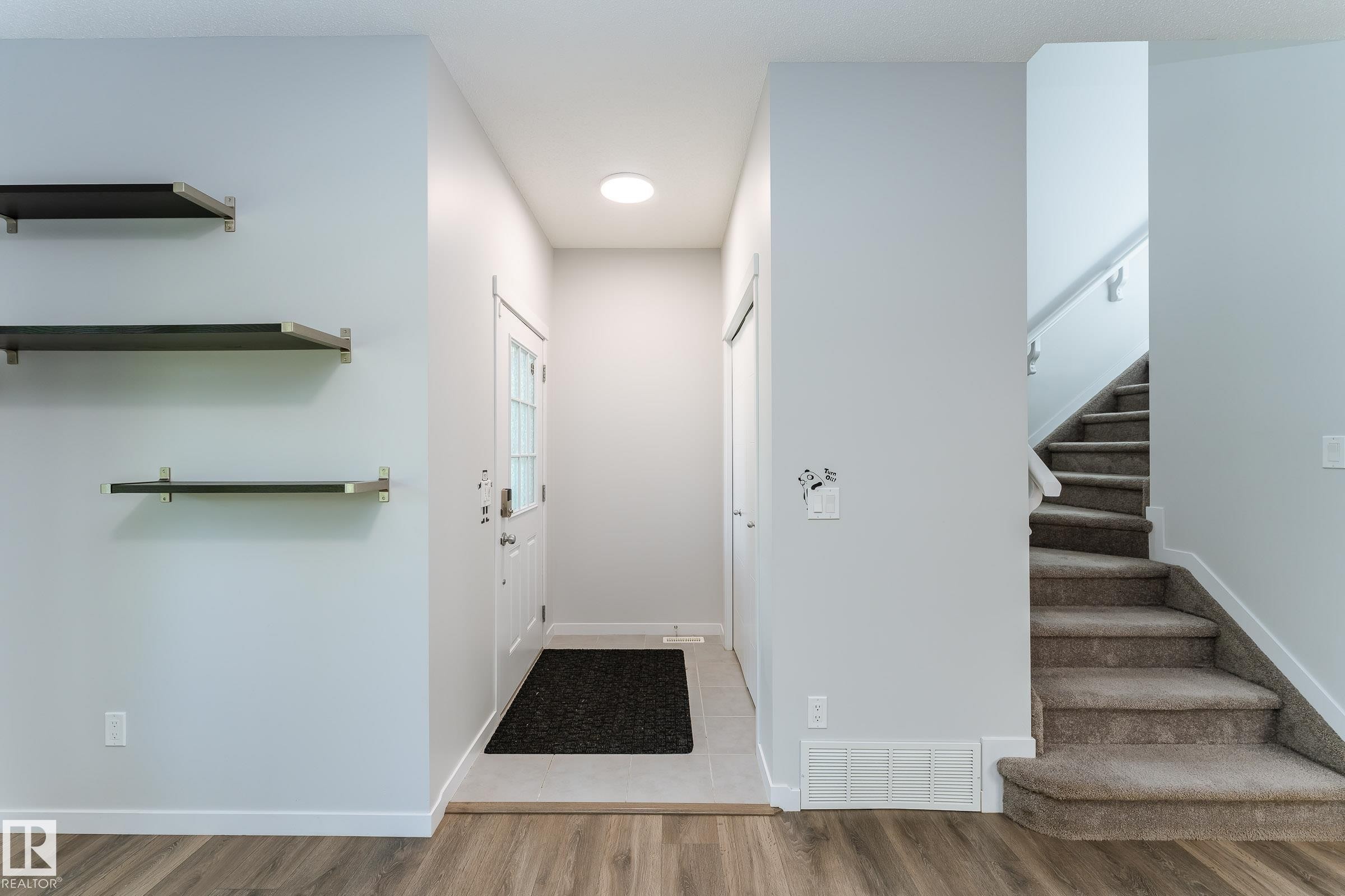 4022 Allan Crescent Sw, Edmonton, AB - Indoor Photo Showing Other Room