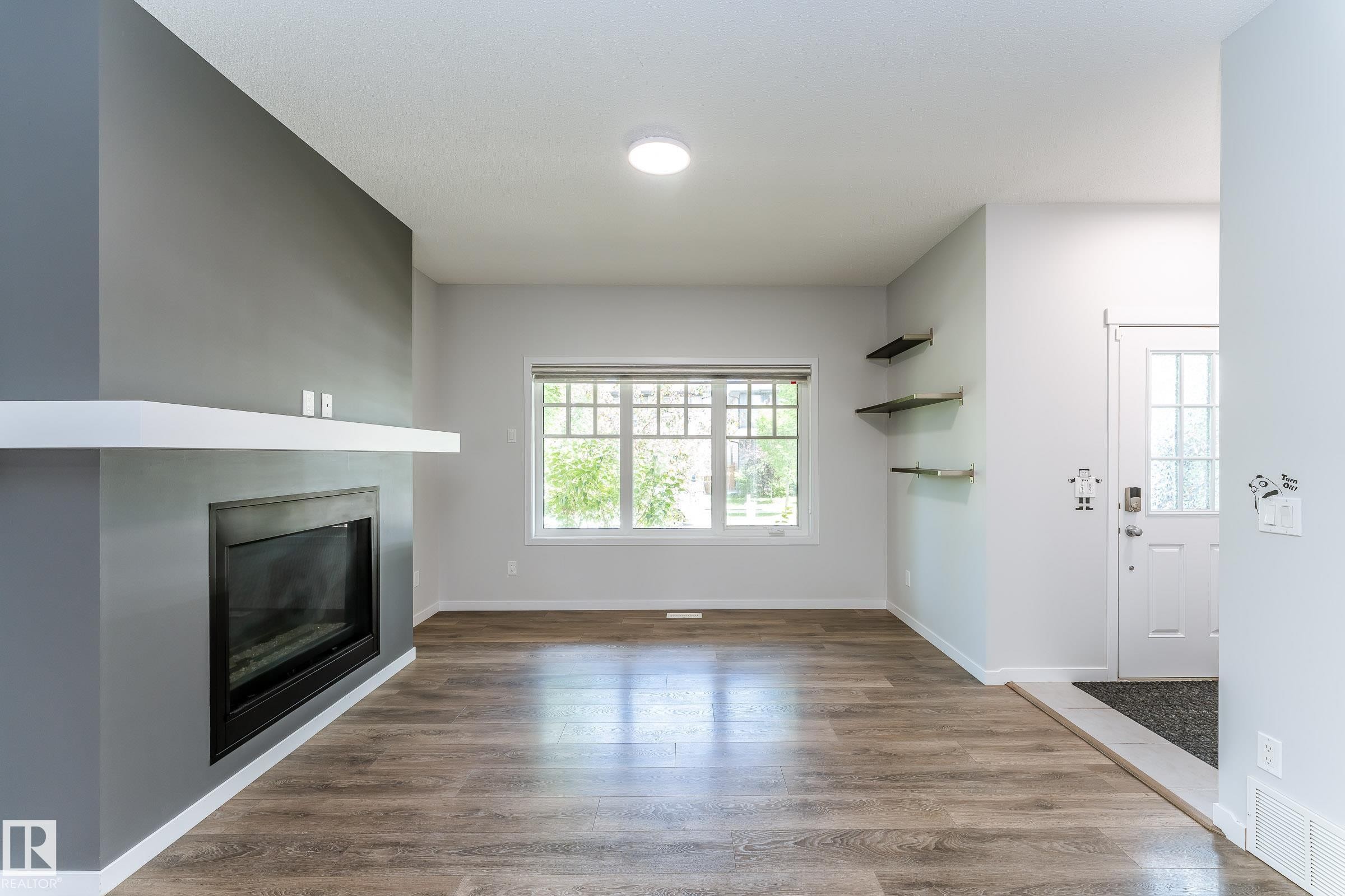 4022 Allan Crescent Sw, Edmonton, AB - Indoor With Fireplace