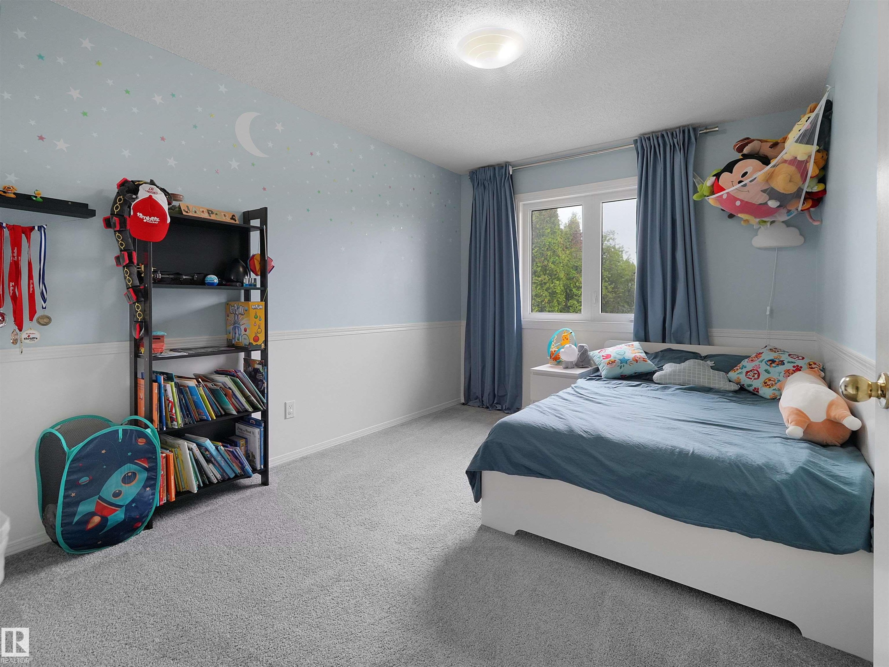 Light gray carpeted flooring - 208 Ferguson Place, Edmonton, AB