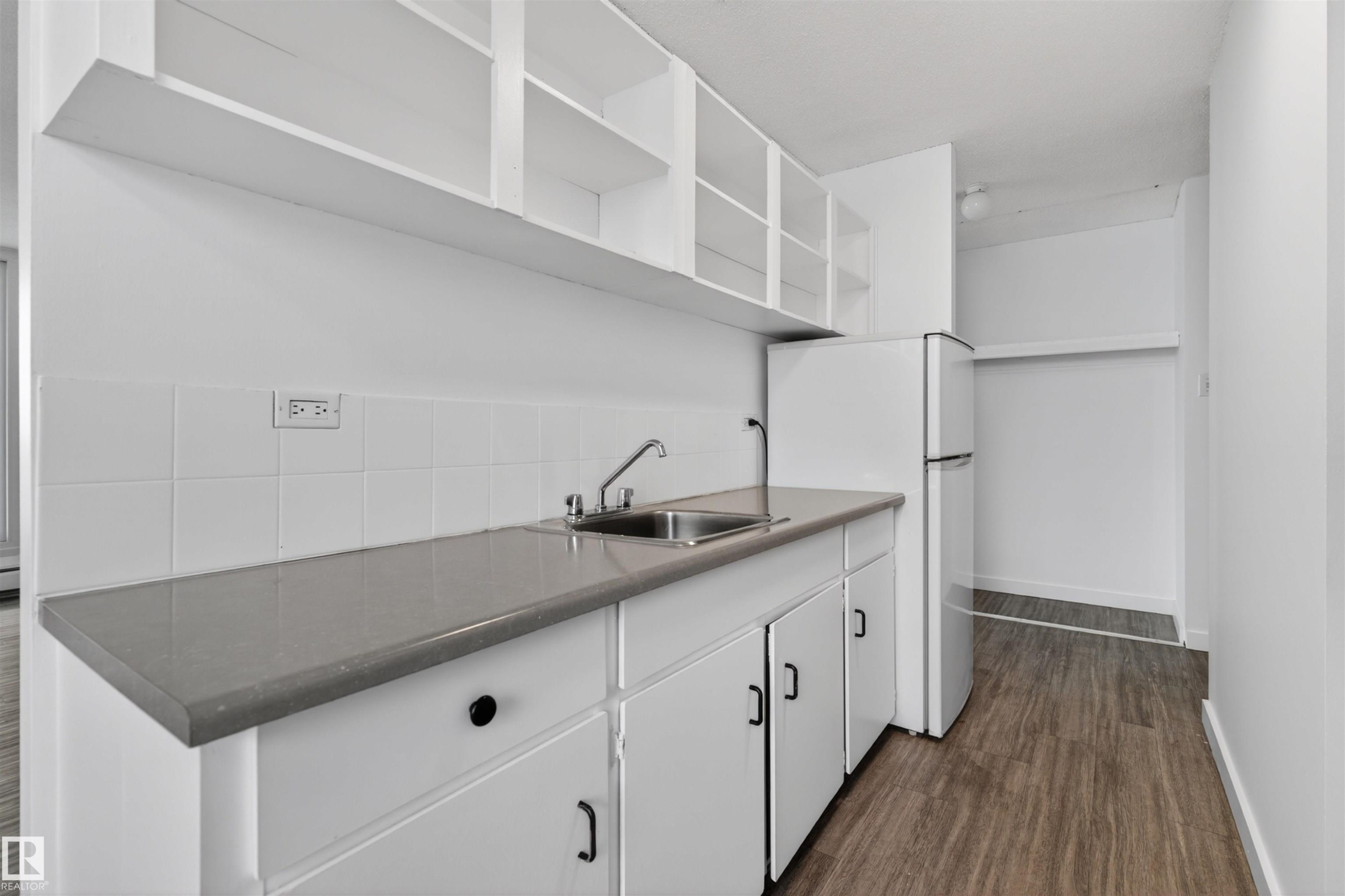 1007 9930 113 Street, Edmonton, AB - Indoor