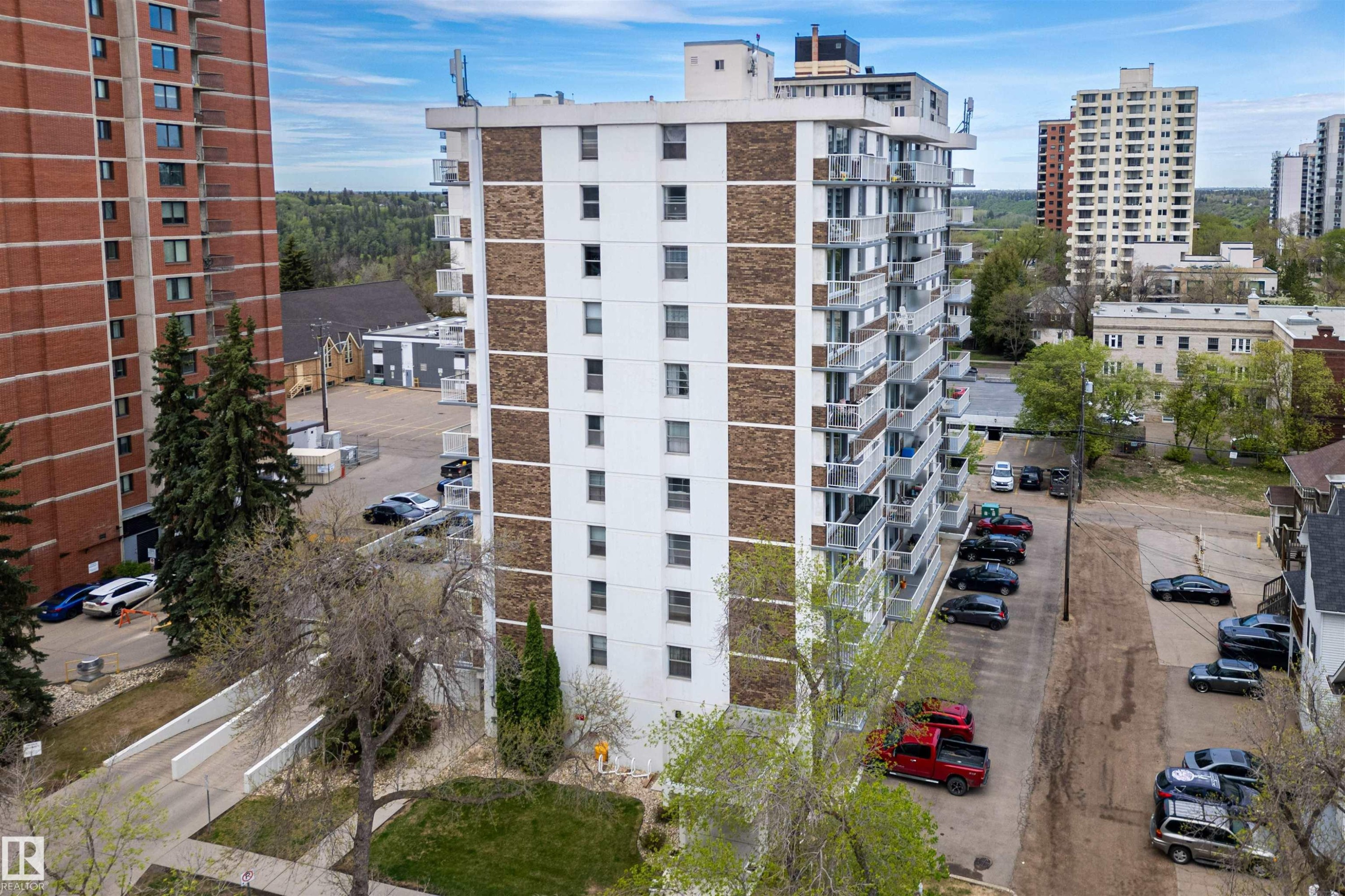 1007 9930 113 Street, Edmonton, AB - Outdoor