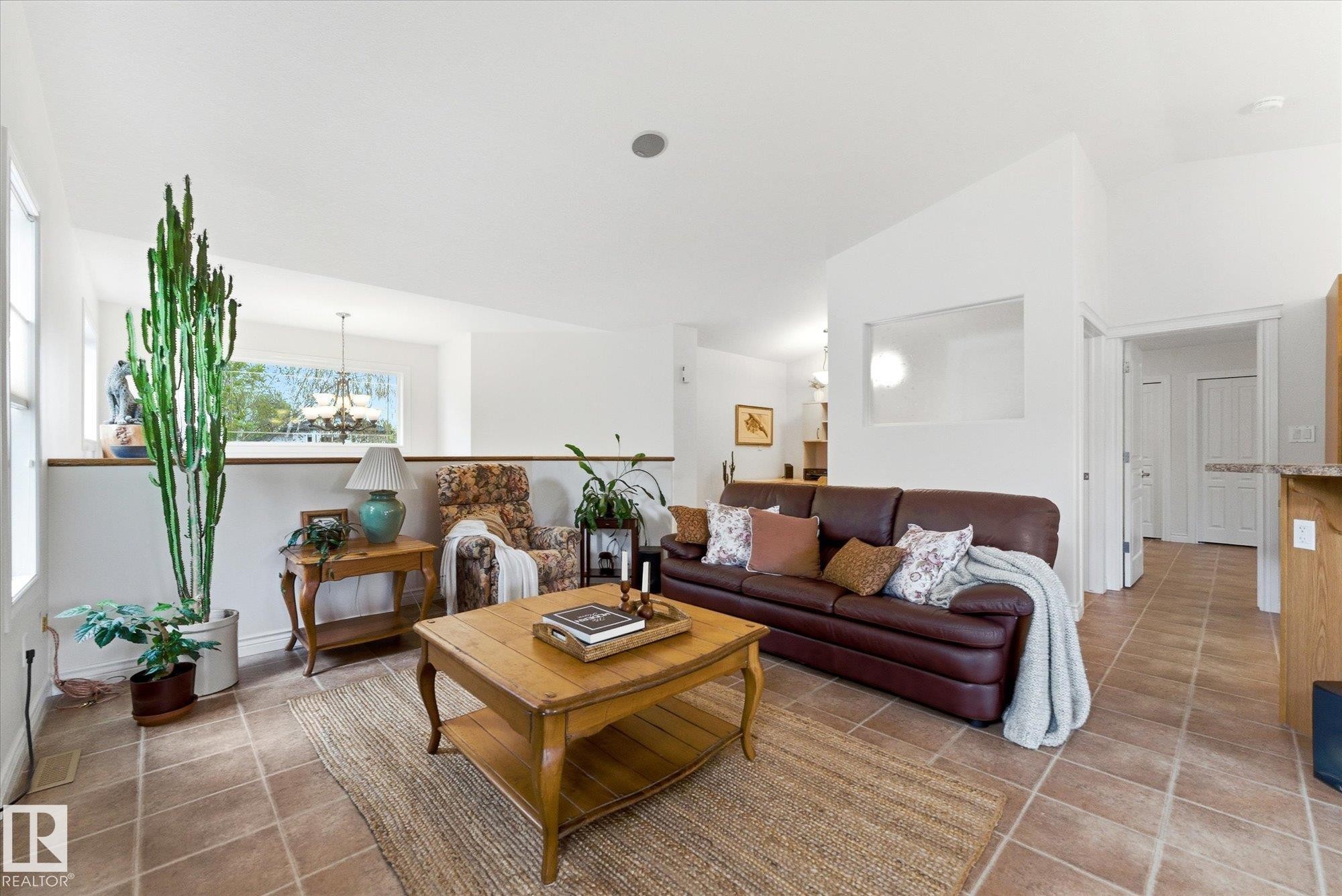 843 Oakland Place, Devon, AB