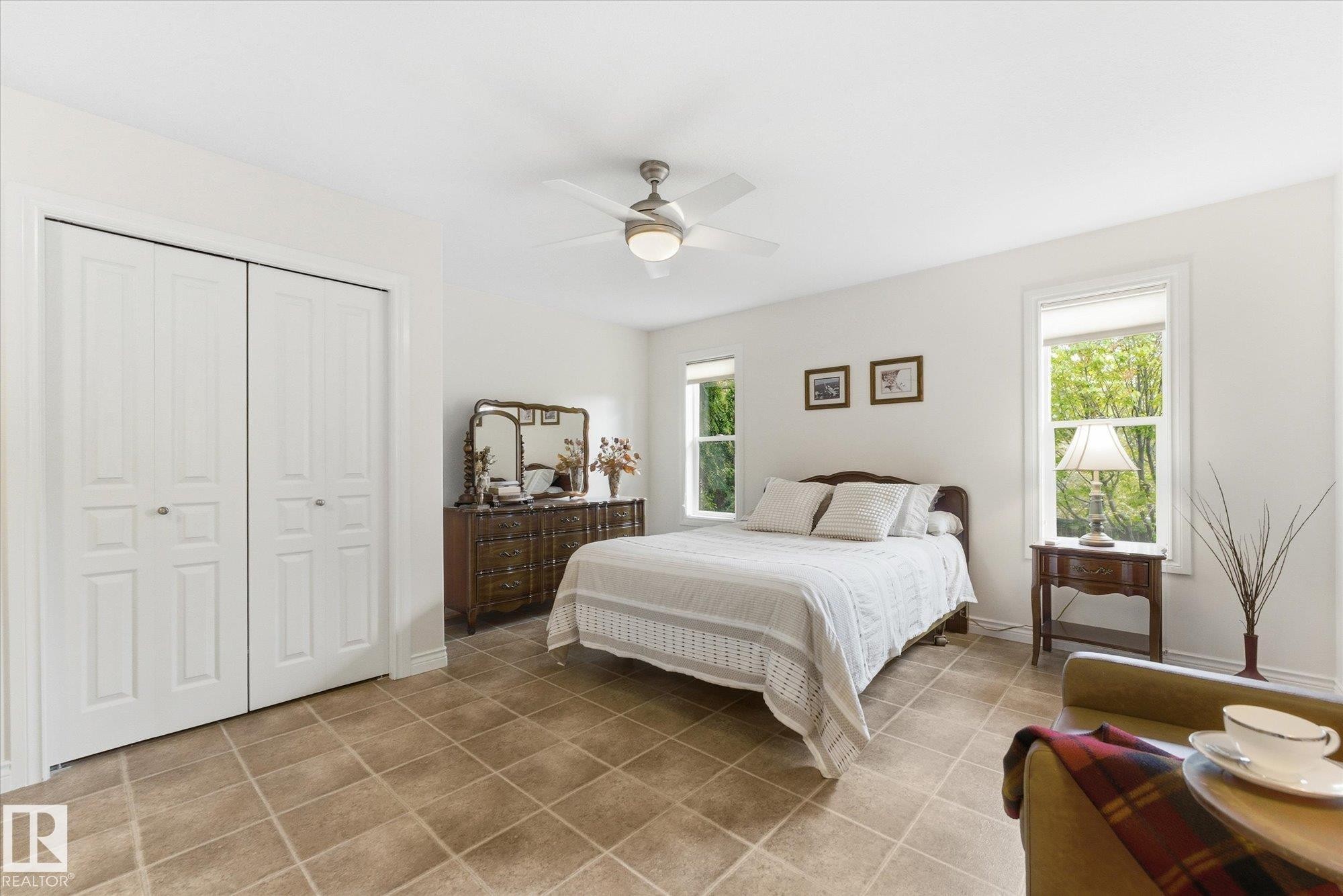 843 Oakland Place, Devon, AB