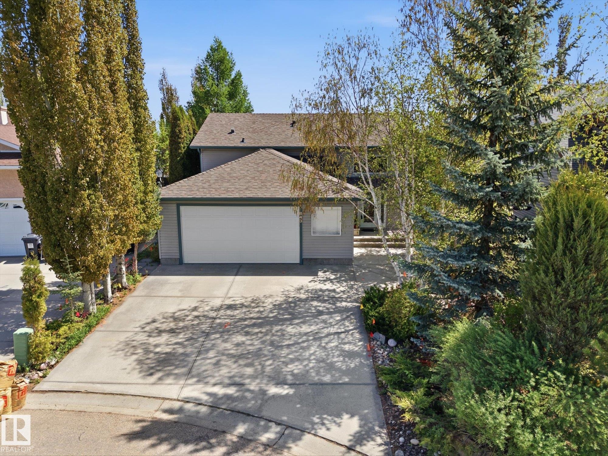 843 Oakland Place, Devon, AB