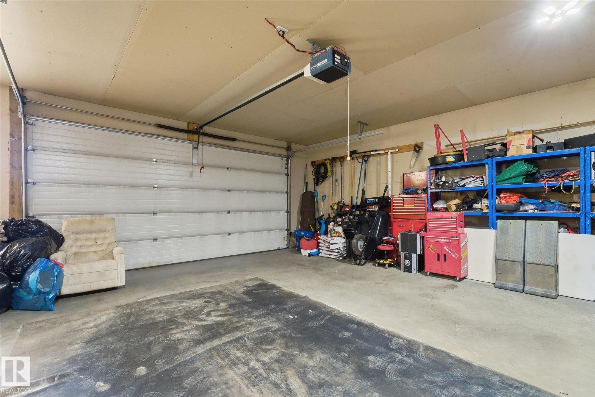 843 Oakland Place, Devon, AB