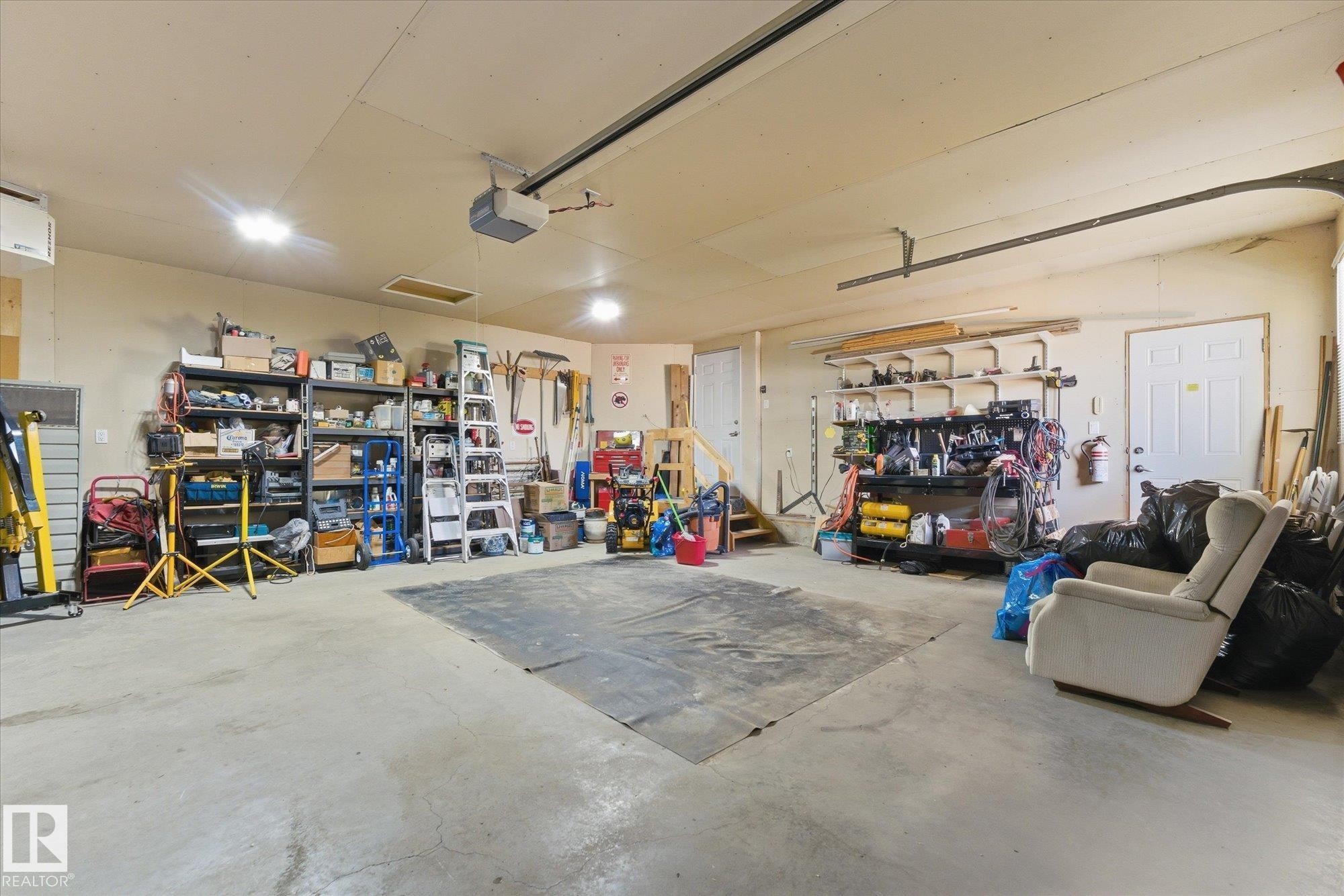 843 Oakland Place, Devon, AB