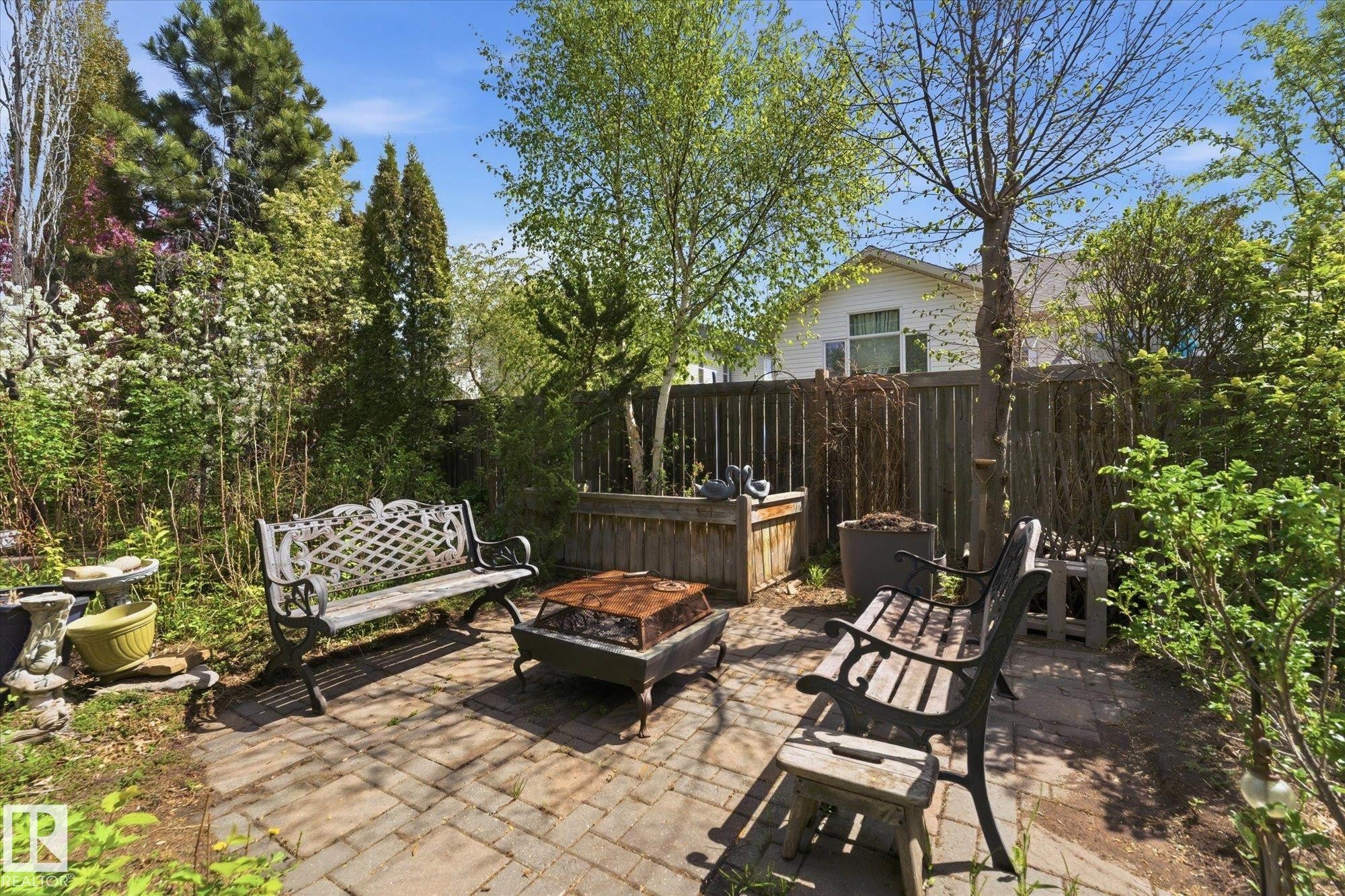 843 Oakland Place, Devon, AB
