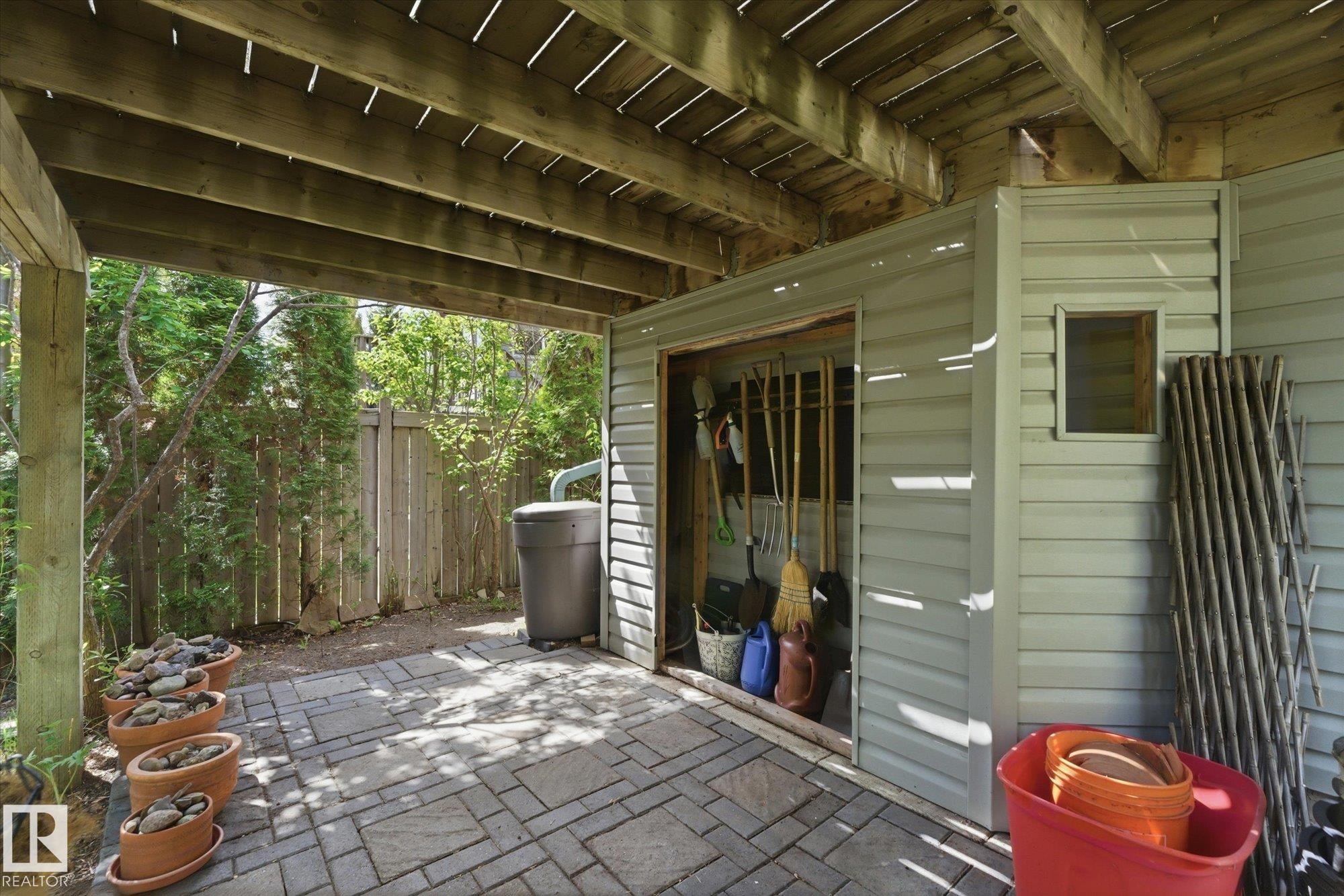 843 Oakland Place, Devon, AB
