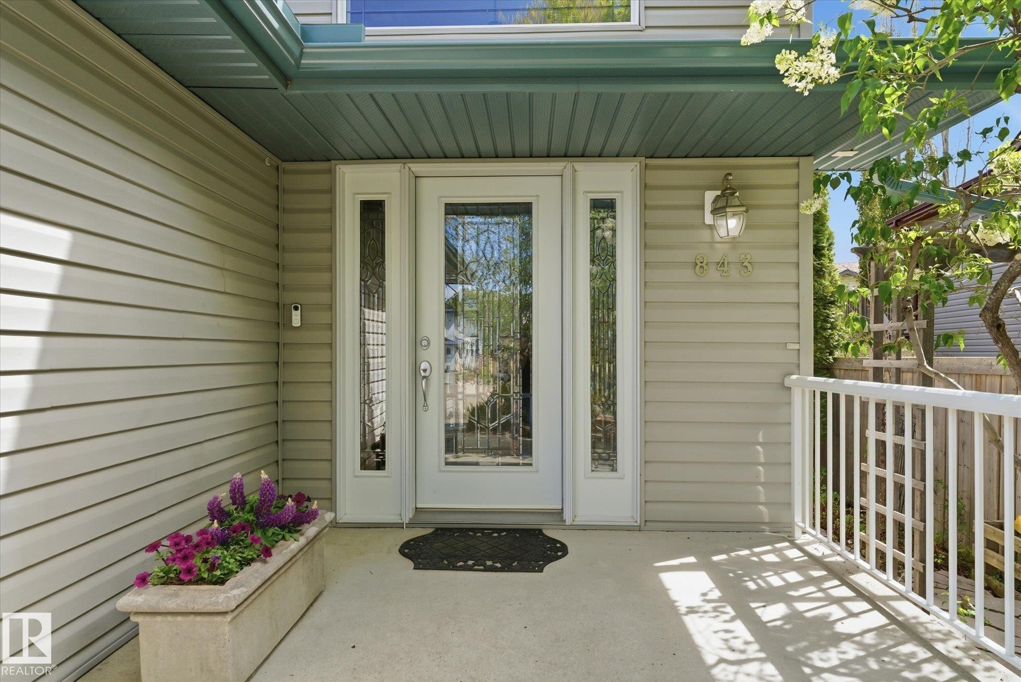 843 Oakland Place, Devon, AB