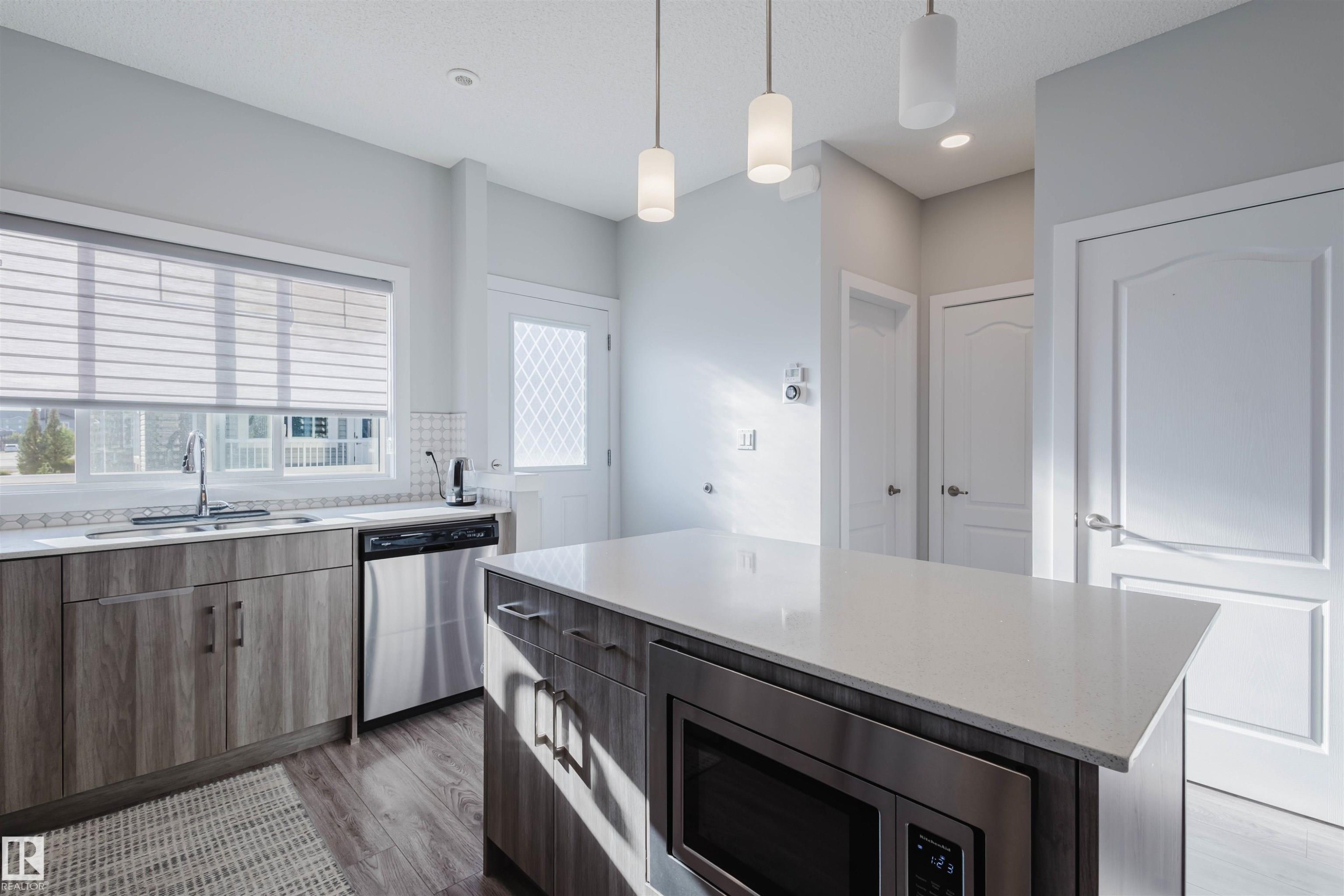 41 2215 24 Street, Edmonton, AB