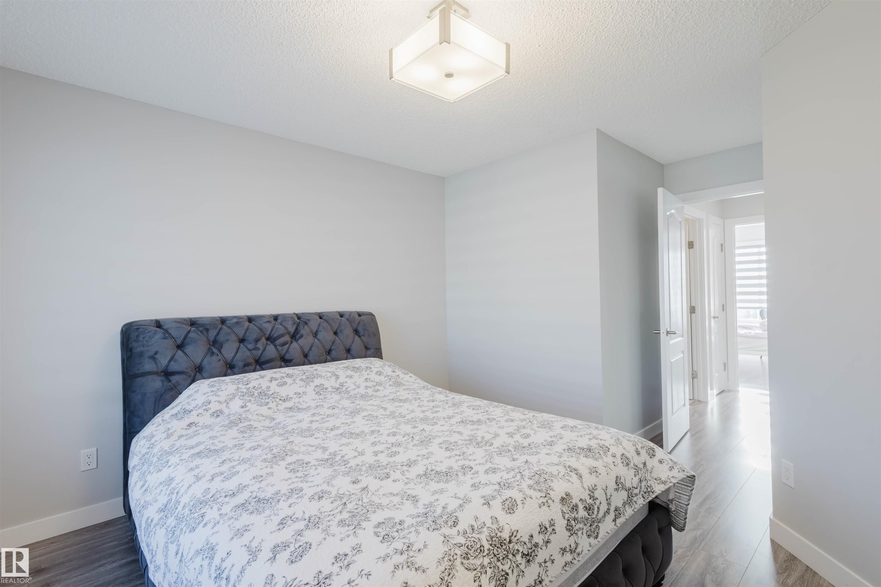 41 2215 24 Street, Edmonton, AB