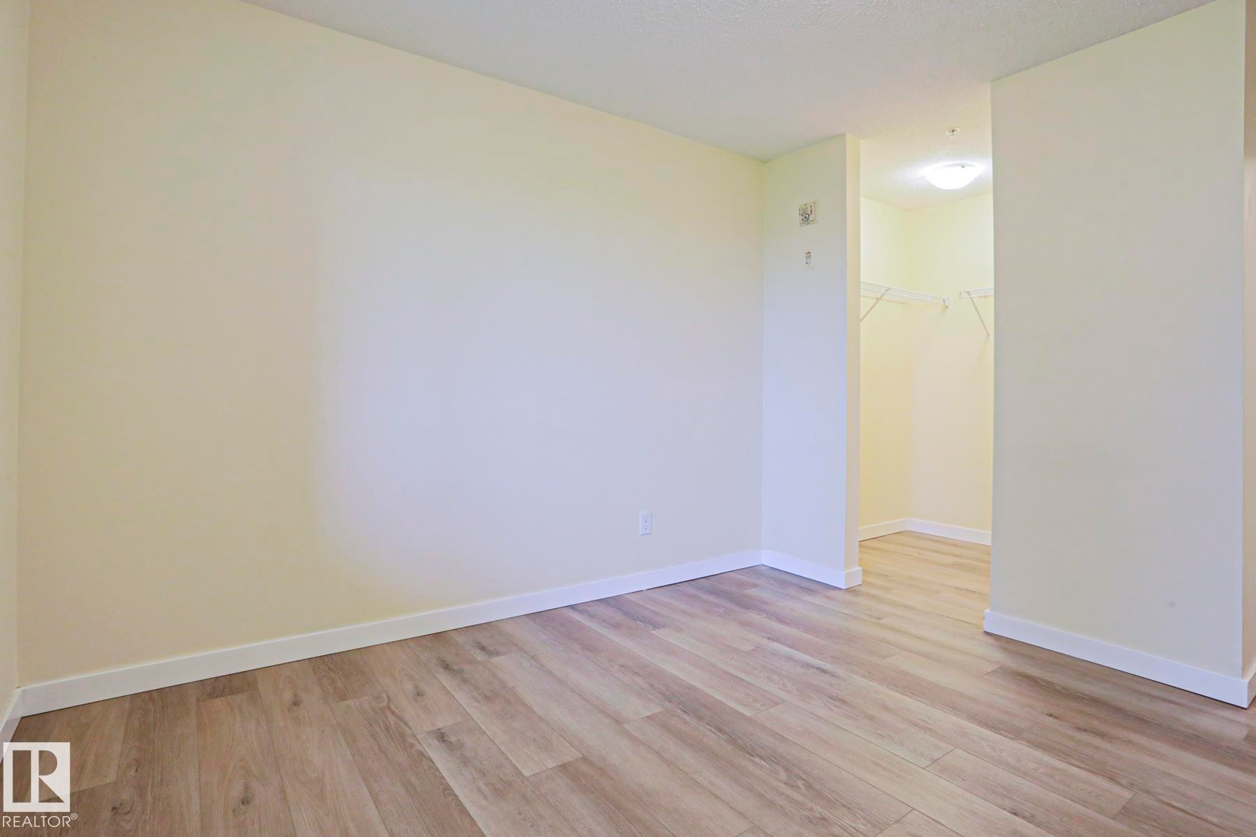 #211 6925 199 St Nw, Edmonton, AB - Indoor Photo Showing Other Room
