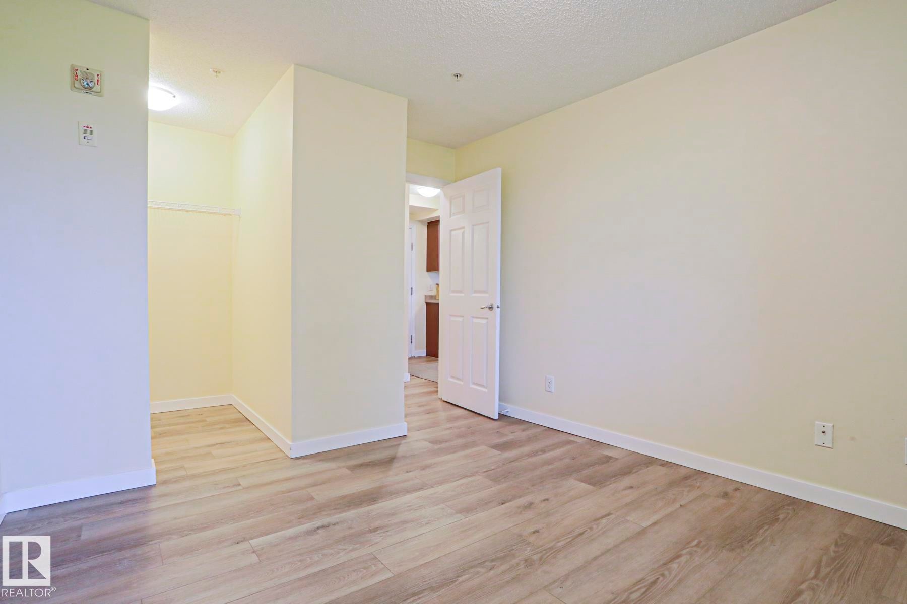#211 6925 199 St Nw, Edmonton, AB - Indoor Photo Showing Other Room