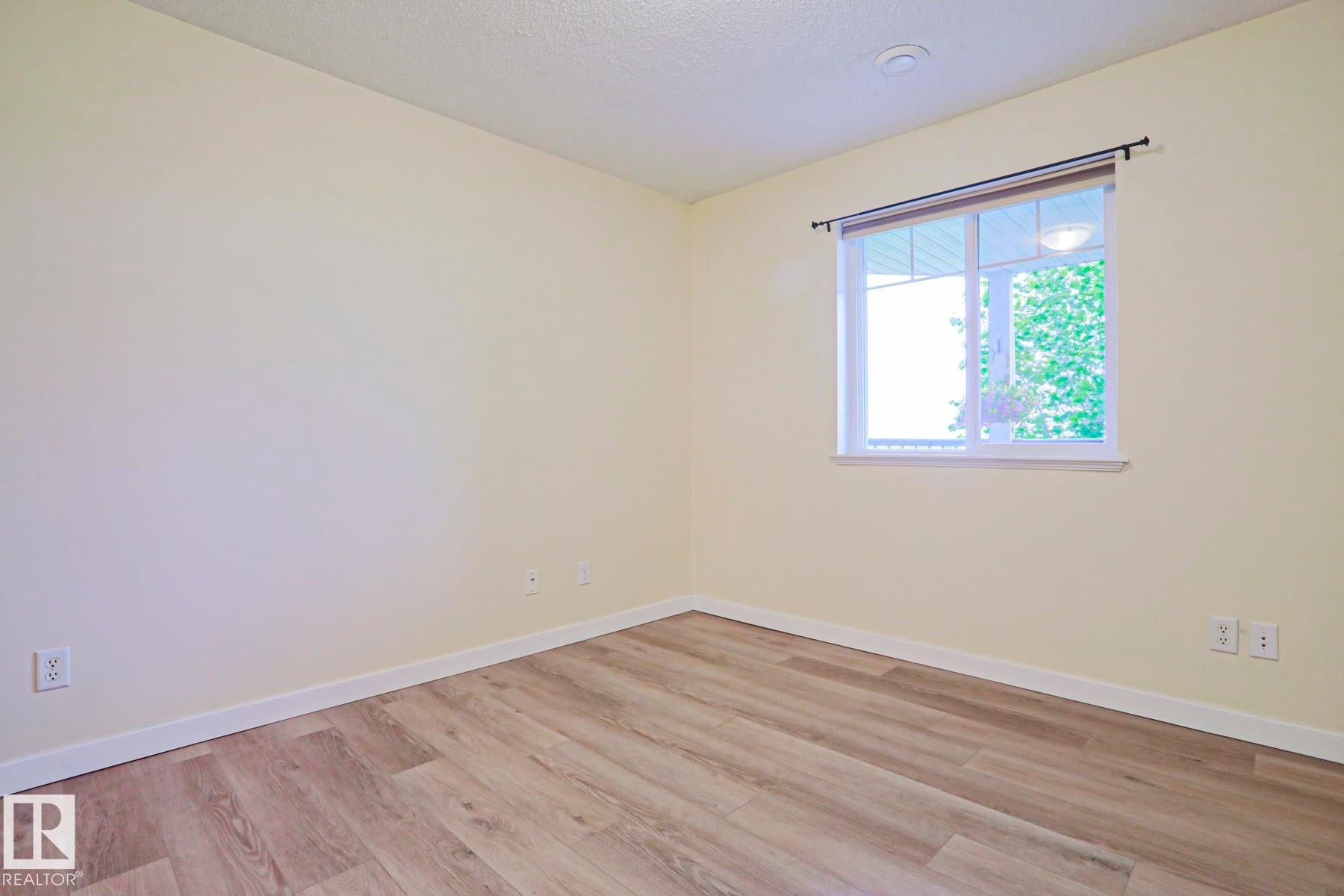 #211 6925 199 St Nw, Edmonton, AB - Indoor Photo Showing Other Room