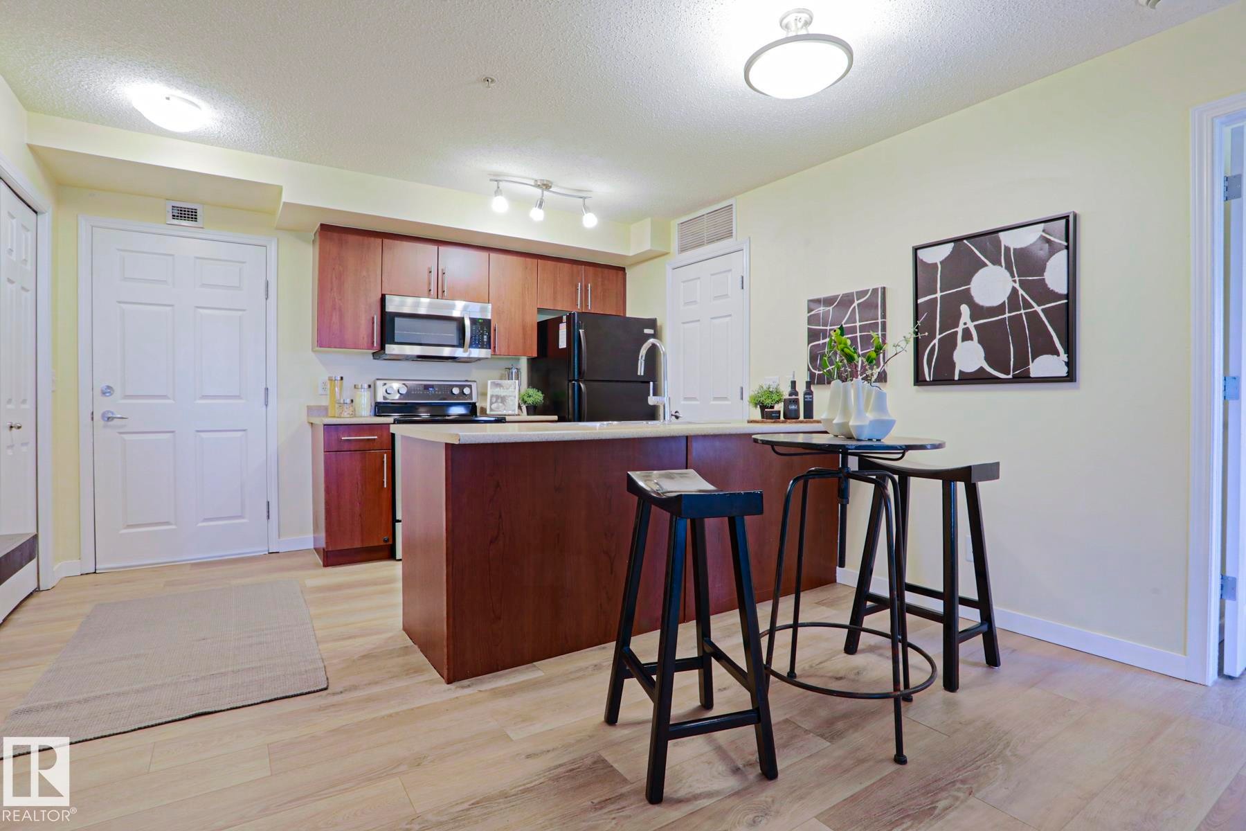 #211 6925 199 St Nw, Edmonton, AB - Indoor Photo Showing Kitchen
