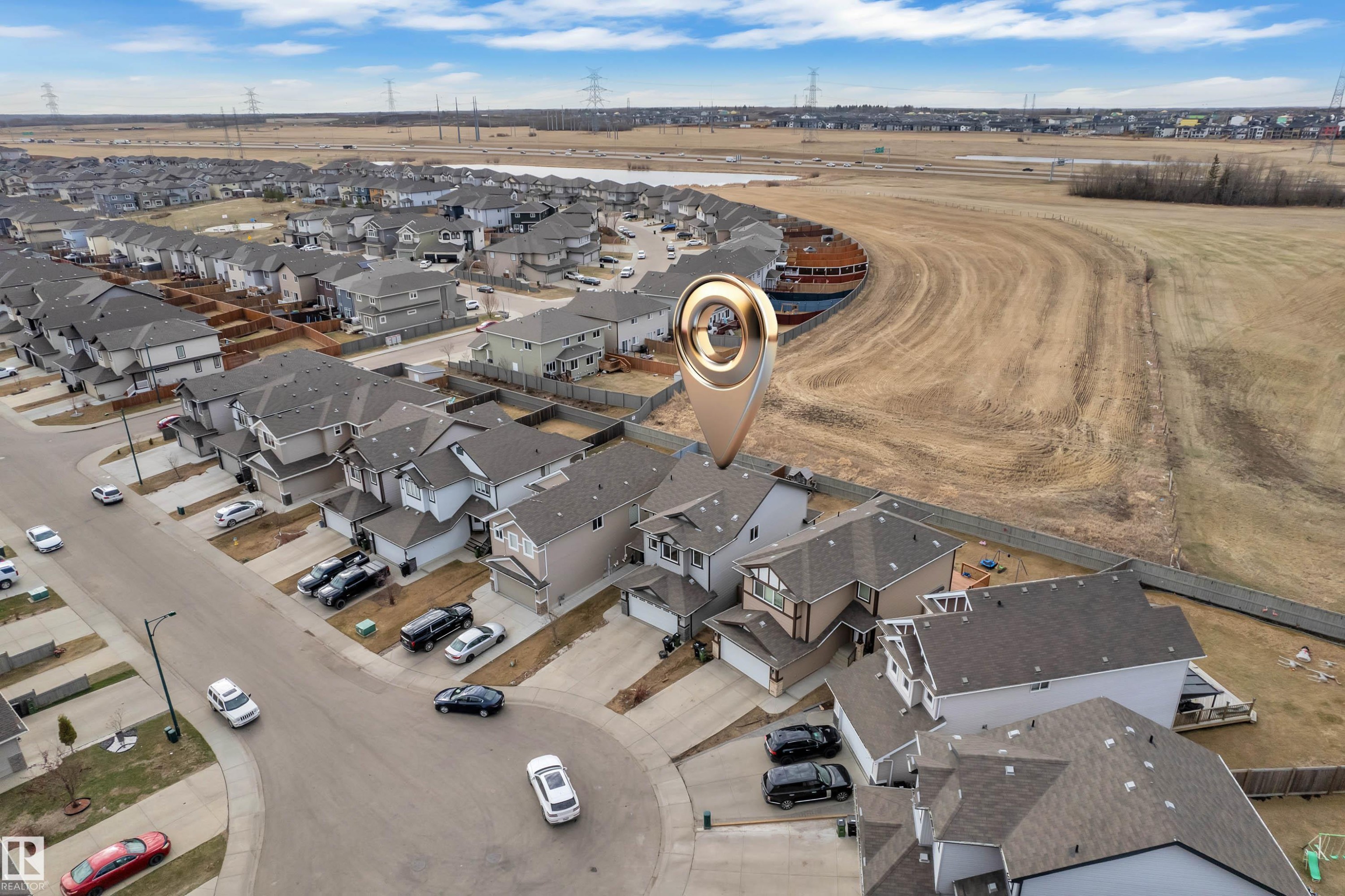 Established neighborhood featuring a cul-de-sac and varied architectural styles - 3363 13 Ave, Edmonton, AB