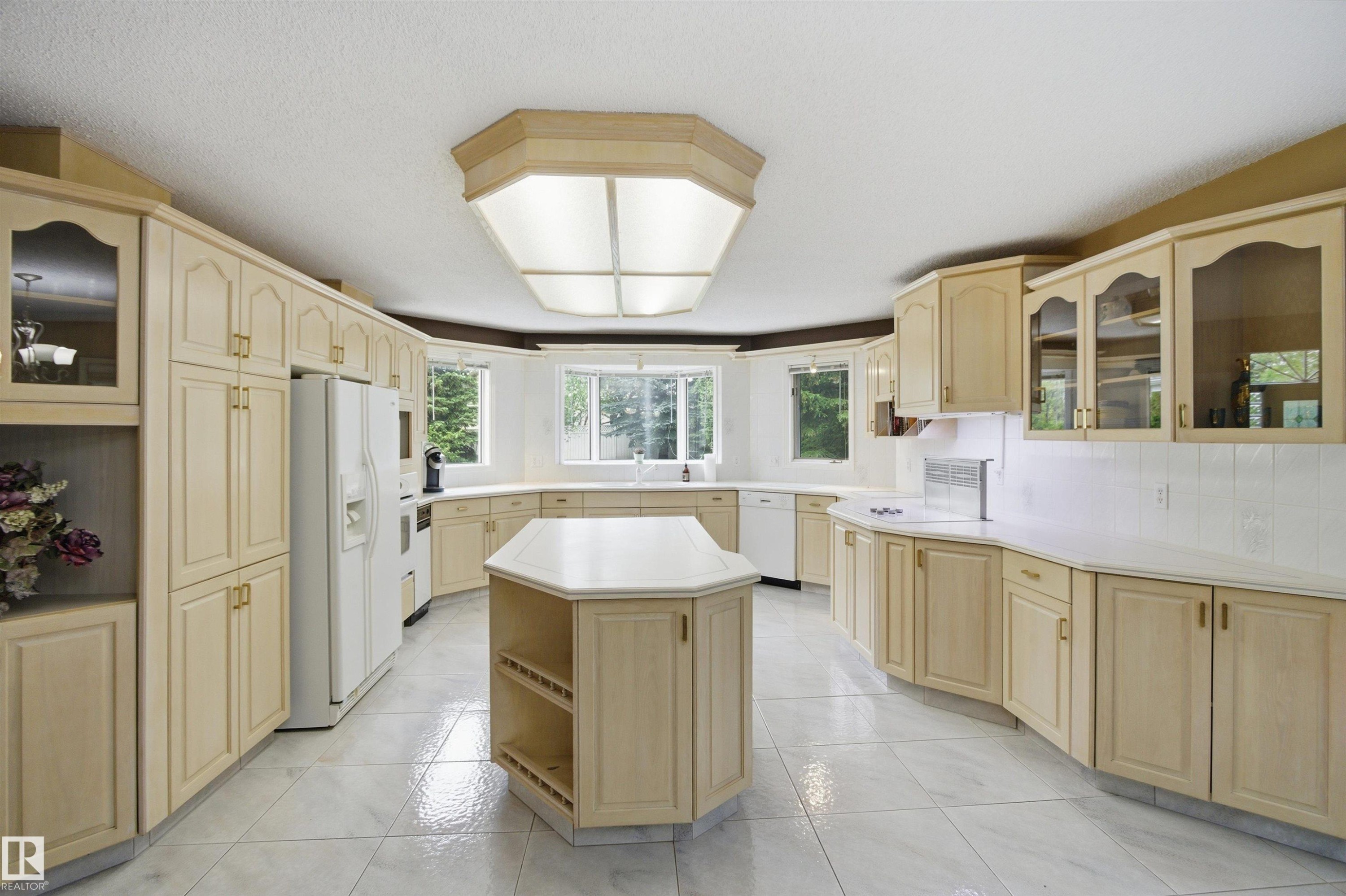 521 Estate Drive, Sherwood Park, AB - Indoor Photo Showing Kitchen