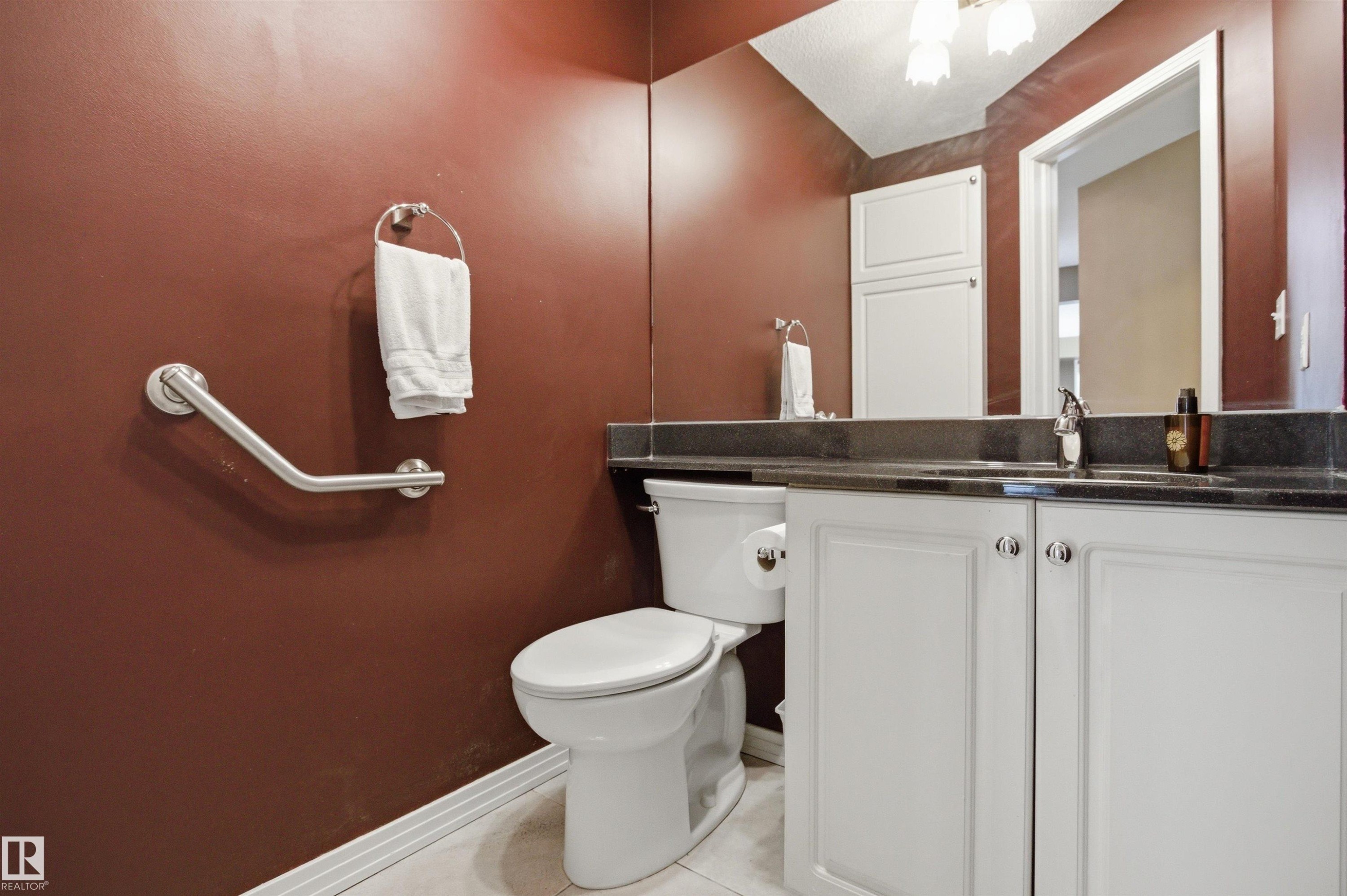 521 Estate Drive, Sherwood Park, AB - Indoor Photo Showing Bathroom