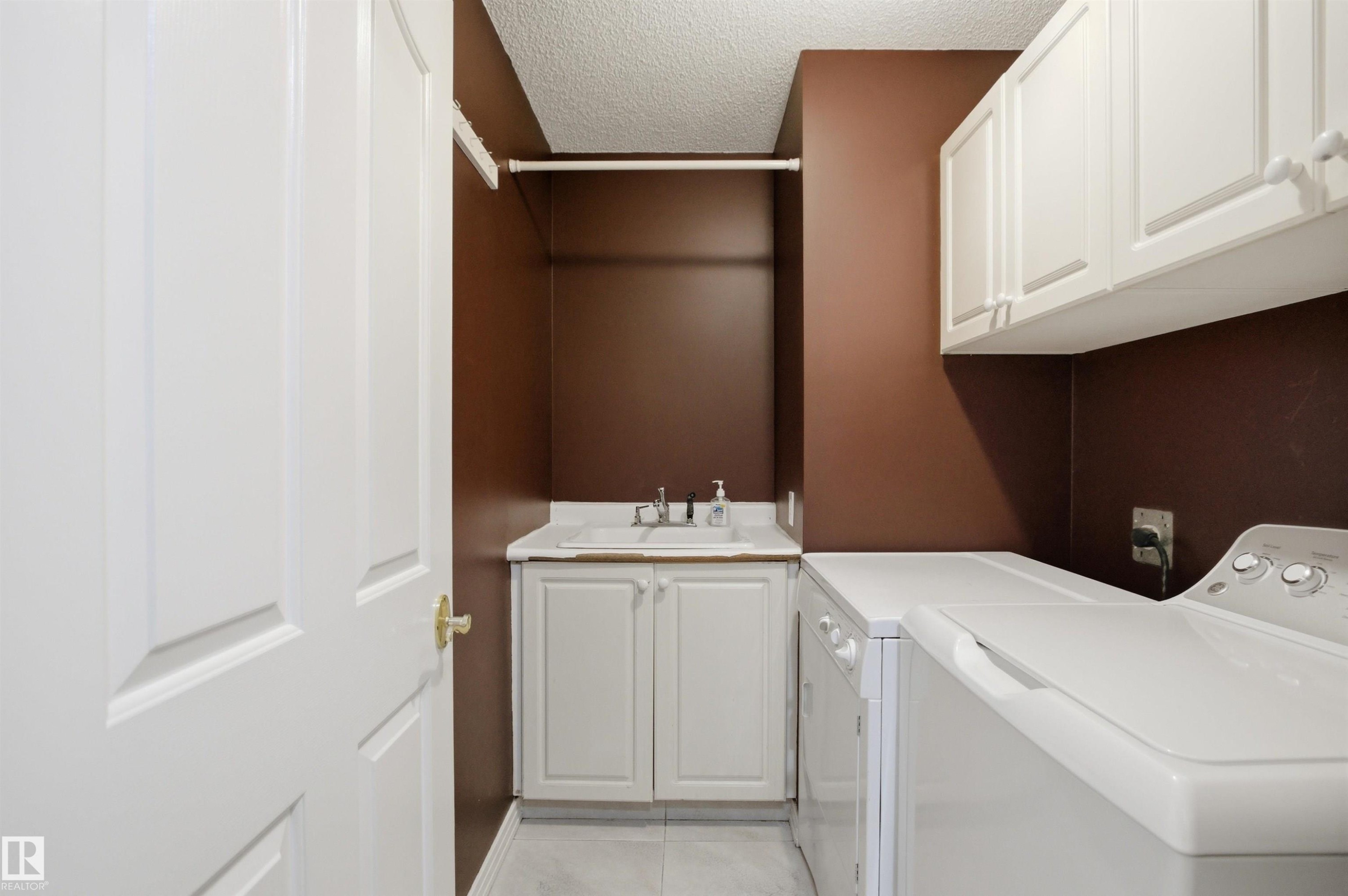 521 Estate Drive, Sherwood Park, AB - Indoor Photo Showing Laundry Room