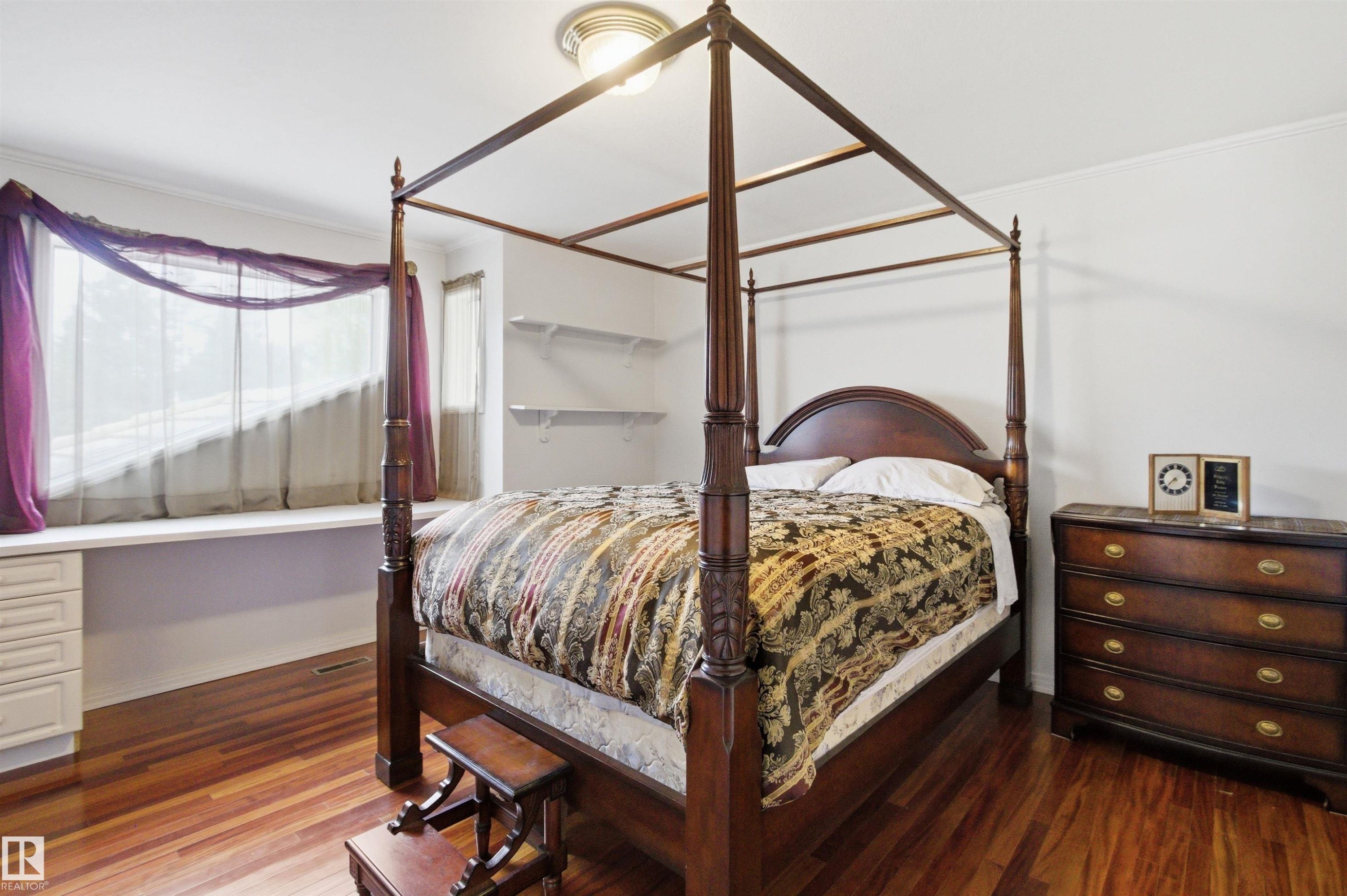 521 Estate Drive, Sherwood Park, AB - Indoor Photo Showing Bedroom