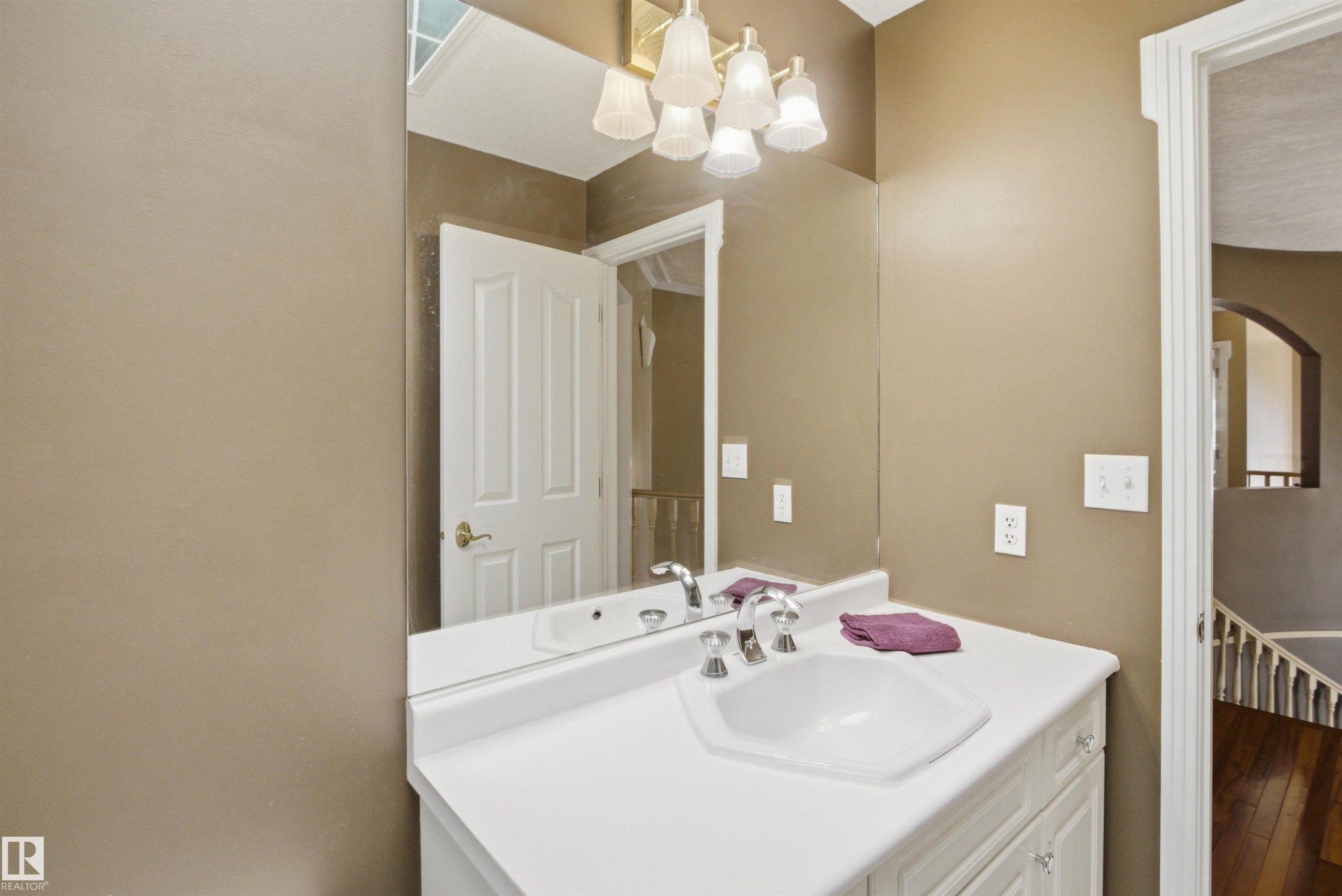 521 Estate Drive, Sherwood Park, AB - Indoor Photo Showing Bathroom
