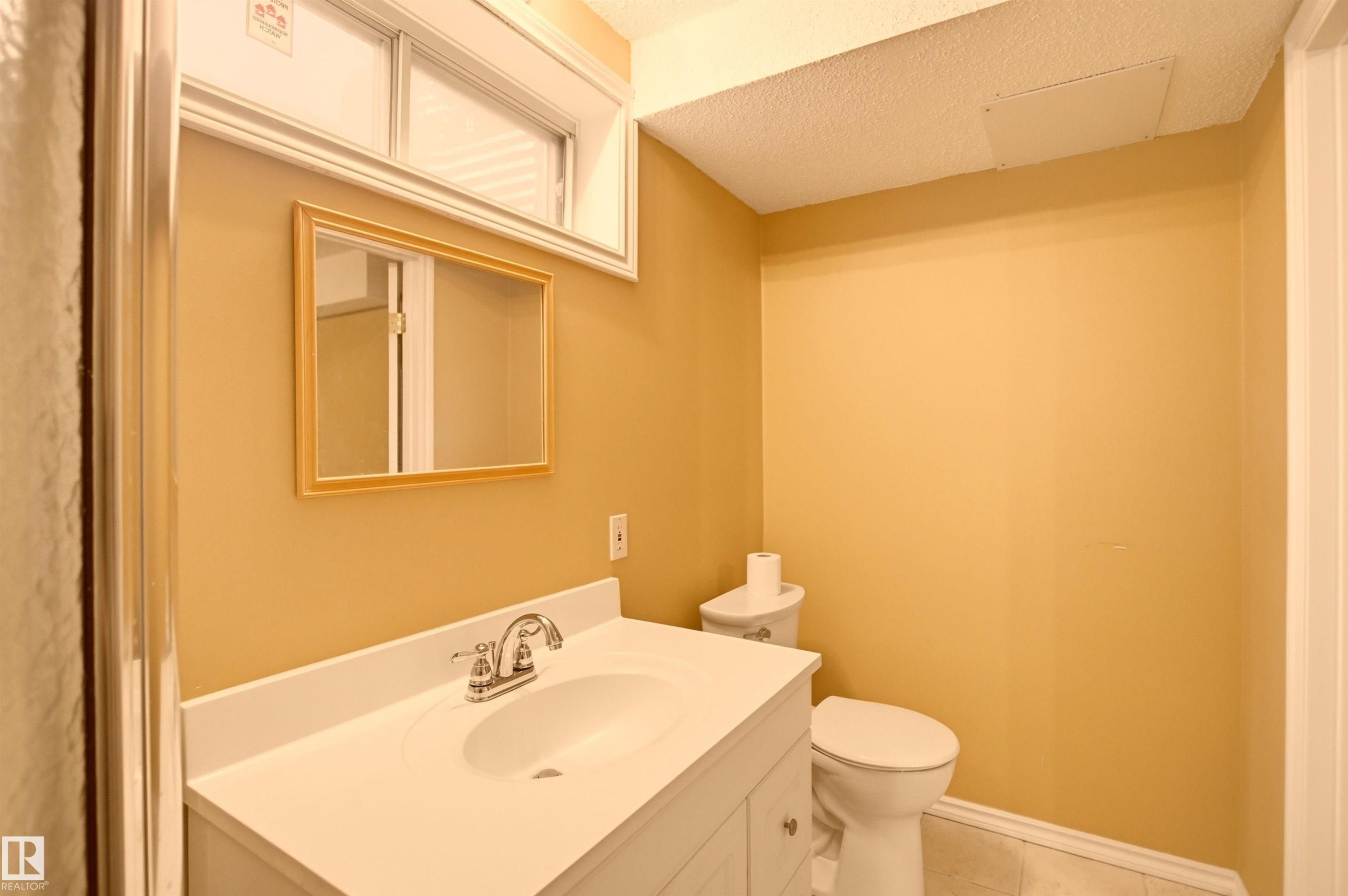 521 Estate Drive, Sherwood Park, AB - Indoor Photo Showing Bathroom