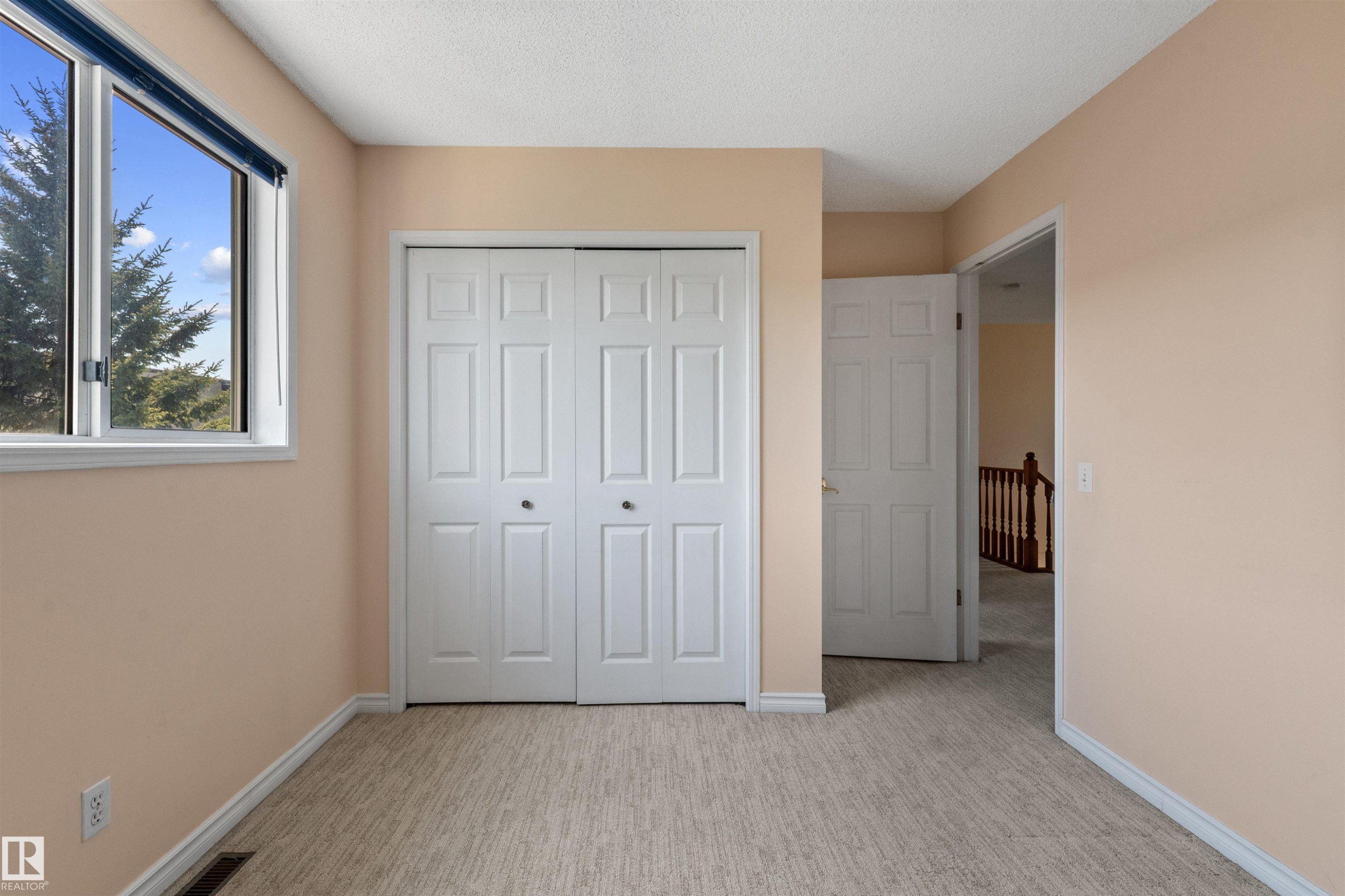 Room featuring light-colored walls and patterned carpet flooring - 5 20 Deerbourne Drive, St. Albert, AB