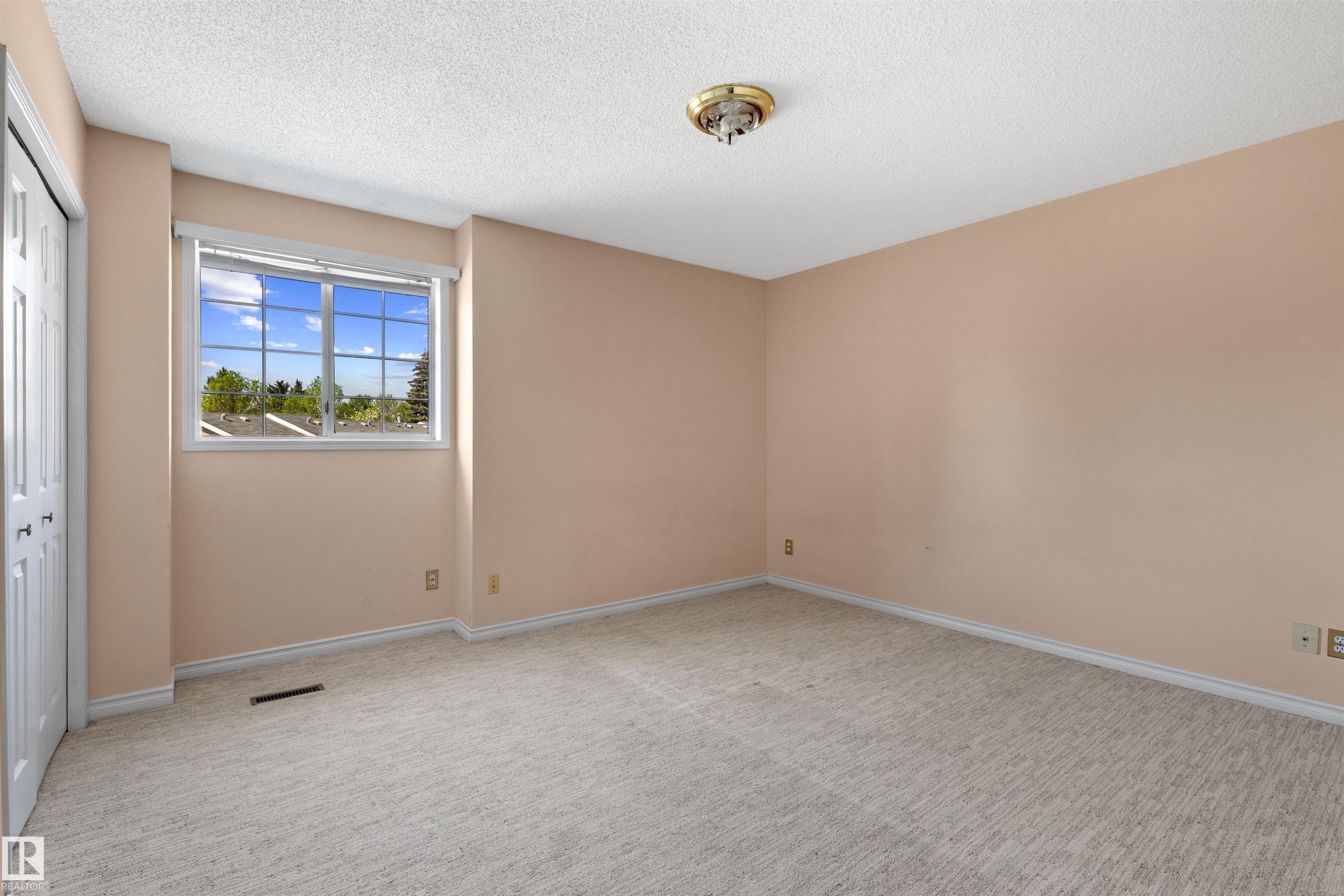 Light peach-toned walls with white trim and carpeting - 5 20 Deerbourne Drive, St. Albert, AB