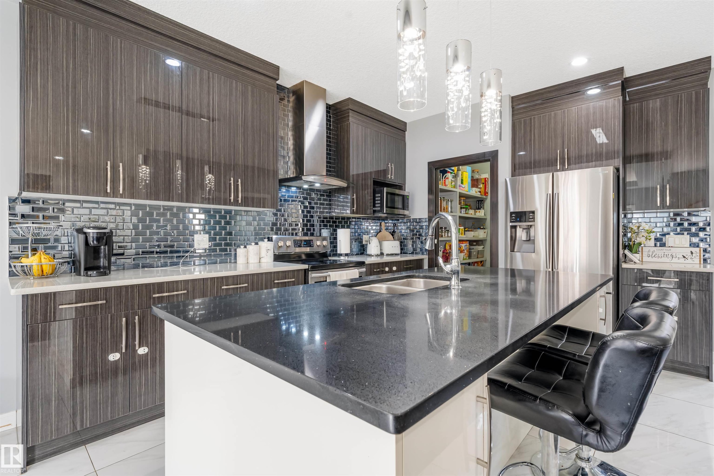 17009 62 St, Edmonton, AB