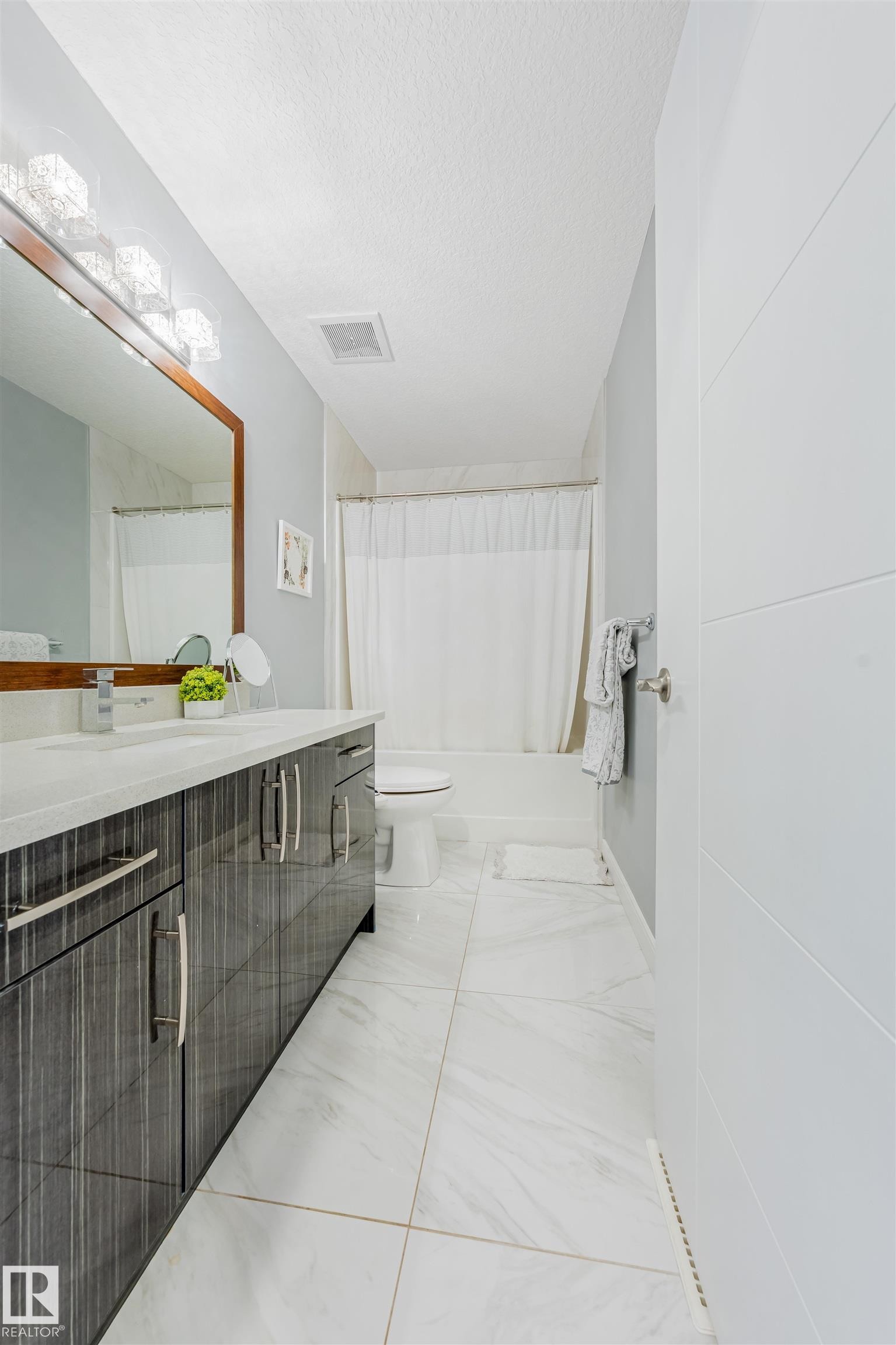 17009 62 St, Edmonton, AB