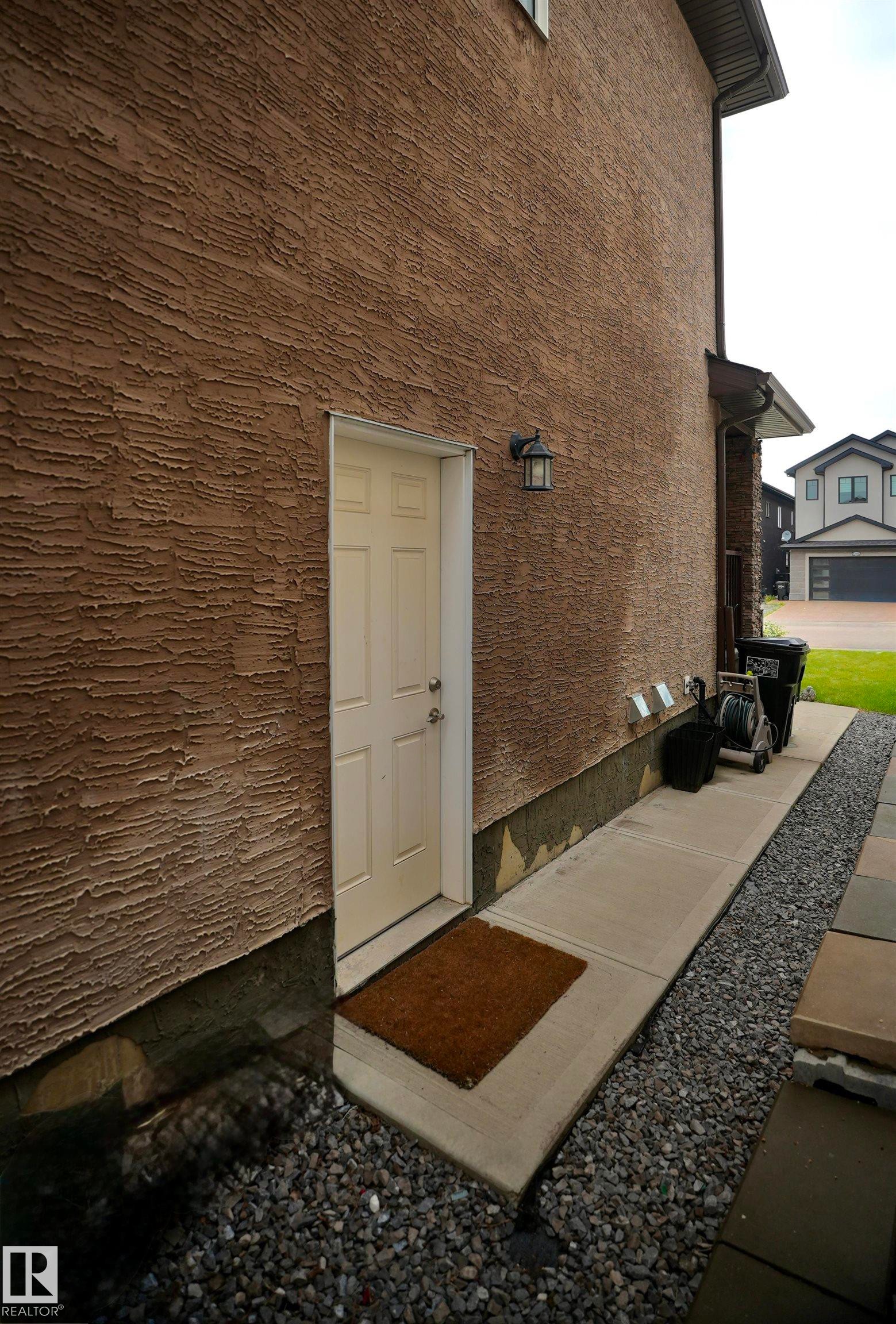 17009 62 St, Edmonton, AB