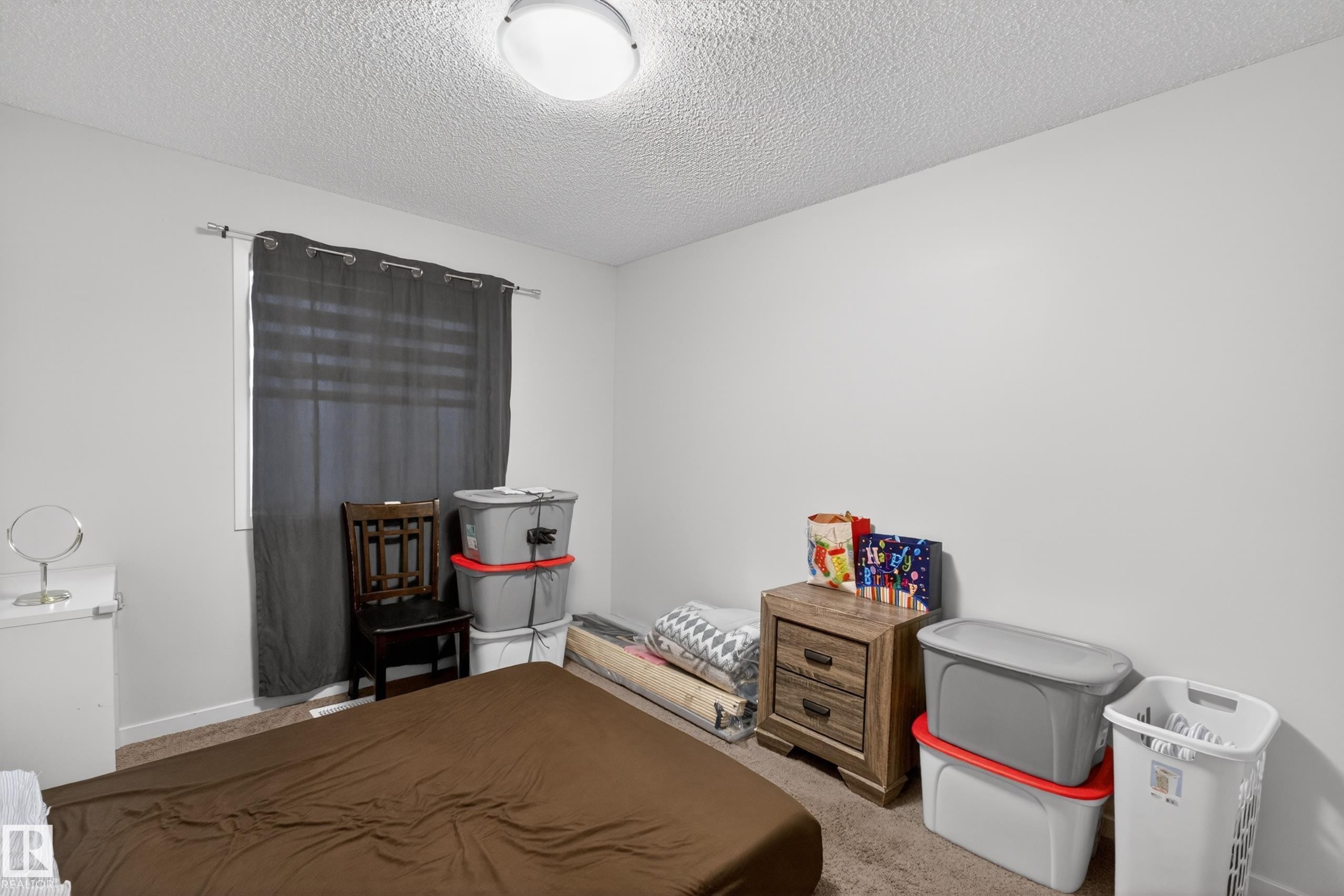 Room featuring light gray walls and textured ceiling - 1404 25 Avenue, Edmonton, AB